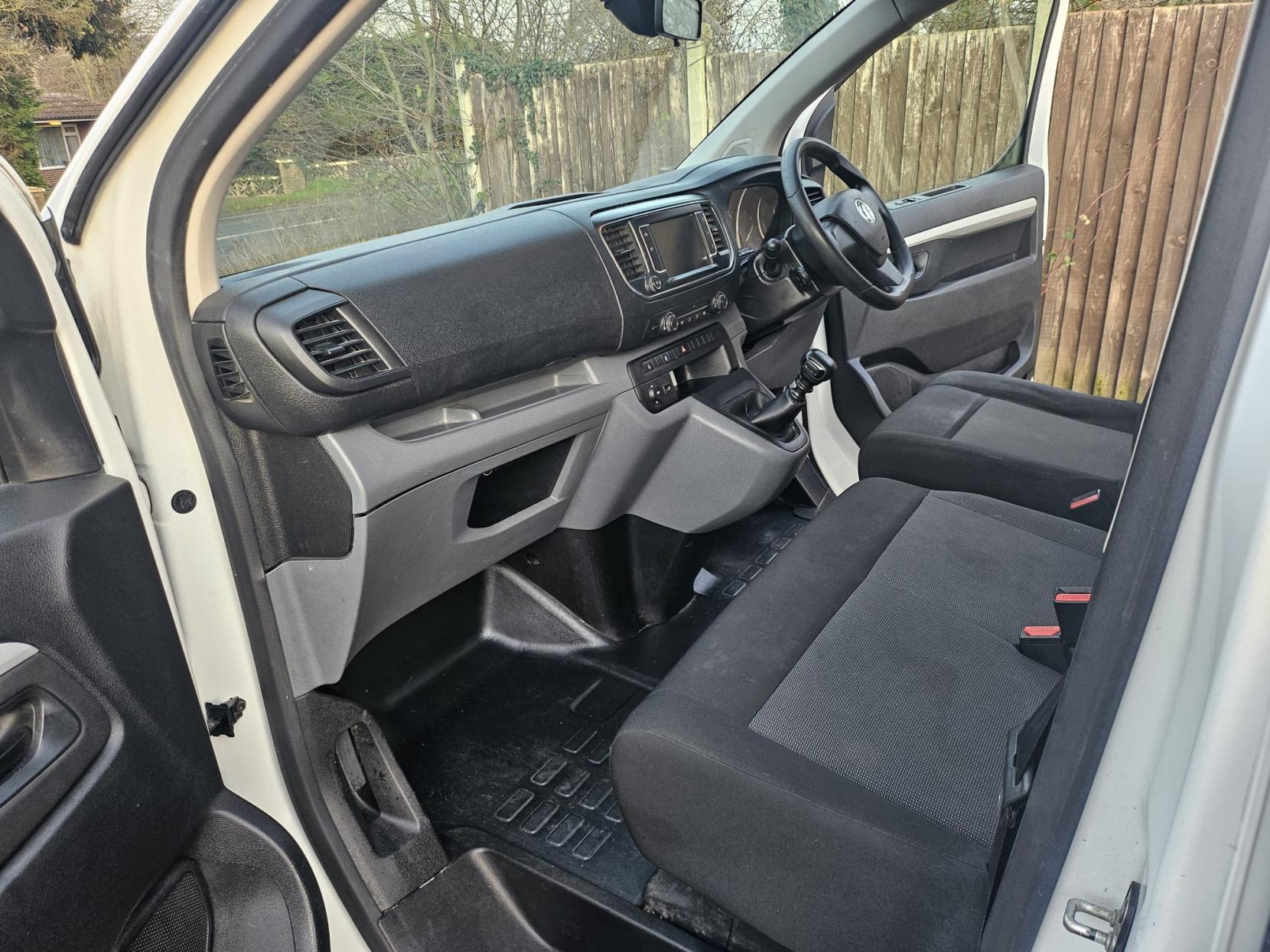 Vauxhall Vivaro 2.0 Turbo D 3100 Sportive Crew Van Double Cab 5dr Diesel Manual L2 H1 Euro 6 (s/s) (120 ps)