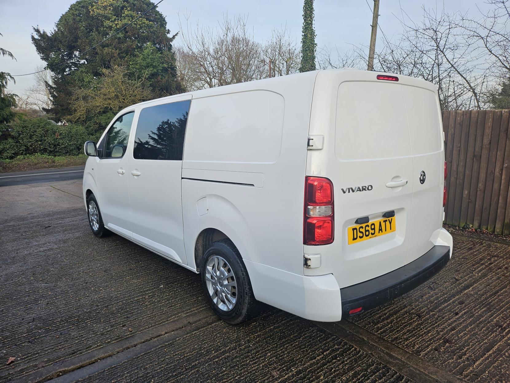 Vauxhall Vivaro 2.0 Turbo D 3100 Sportive Crew Van Double Cab 5dr Diesel Manual L2 H1 Euro 6 (s/s) (120 ps)