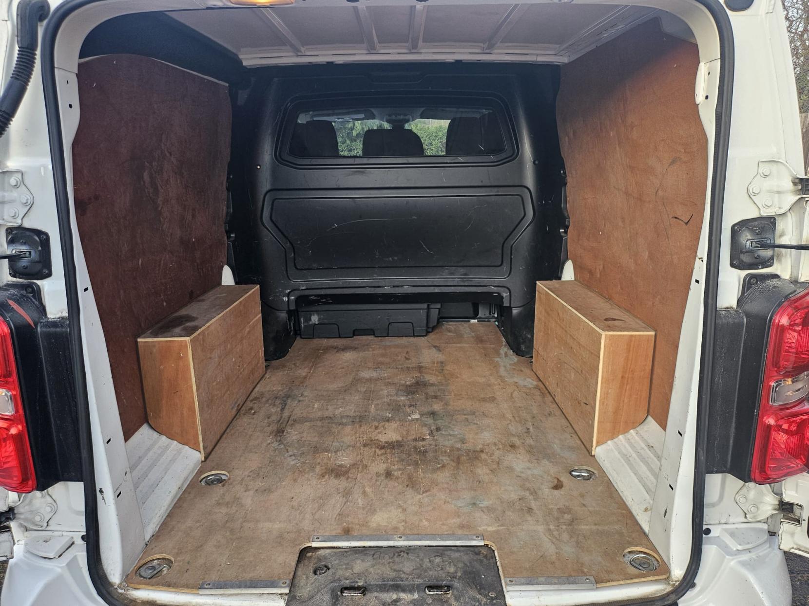 Vauxhall Vivaro 2.0 Turbo D 3100 Sportive Crew Van Double Cab 5dr Diesel Manual L2 H1 Euro 6 (s/s) (120 ps)