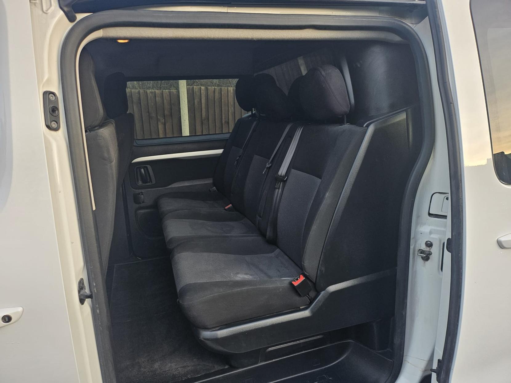 Vauxhall Vivaro 2.0 Turbo D 3100 Sportive Crew Van Double Cab 5dr Diesel Manual L2 H1 Euro 6 (s/s) (120 ps)