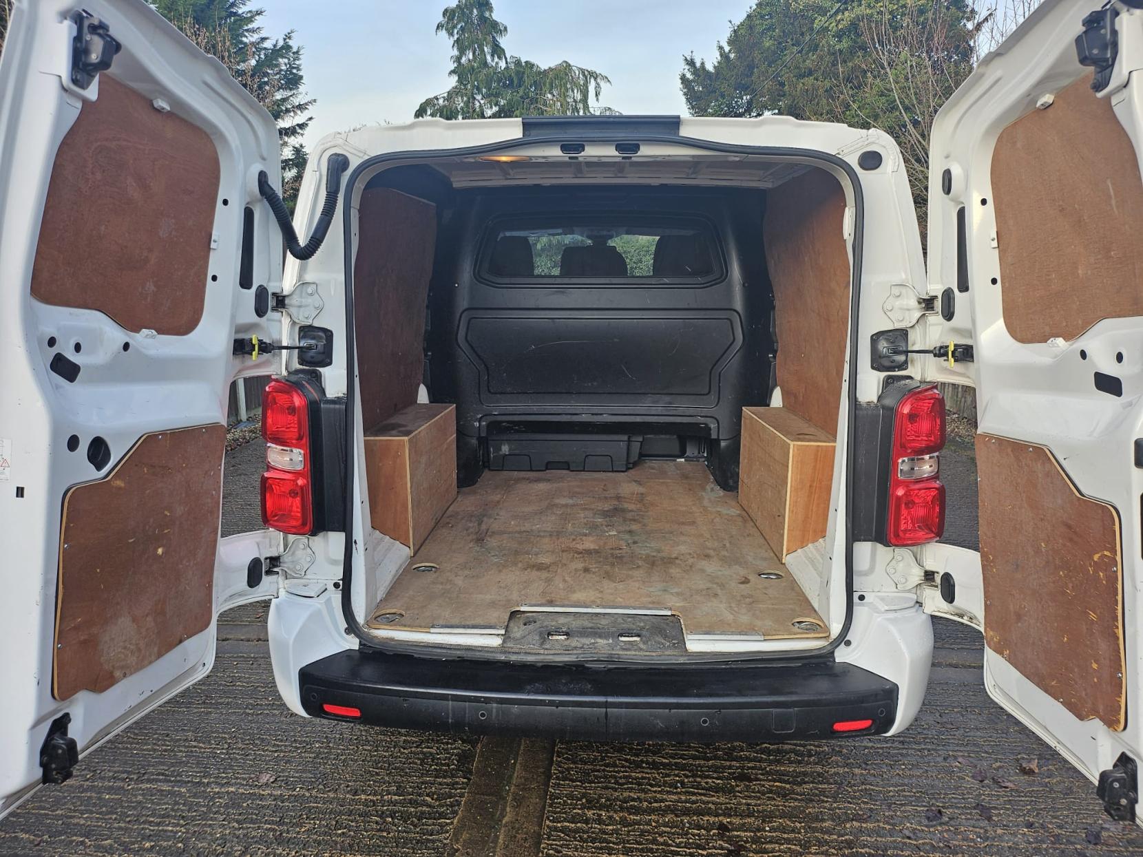 Vauxhall Vivaro 2.0 Turbo D 3100 Sportive Crew Van Double Cab 5dr Diesel Manual L2 H1 Euro 6 (s/s) (120 ps)