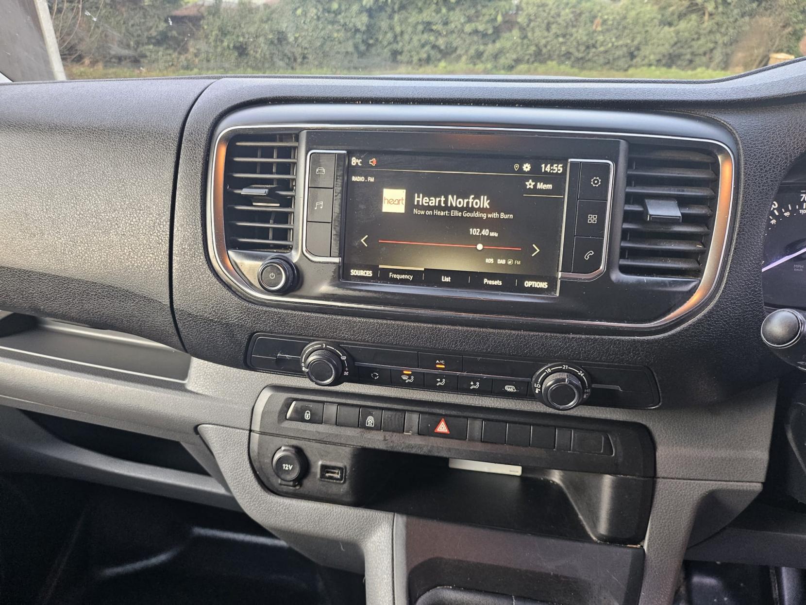 Vauxhall Vivaro 2.0 Turbo D 3100 Sportive Crew Van Double Cab 5dr Diesel Manual L2 H1 Euro 6 (s/s) (120 ps)