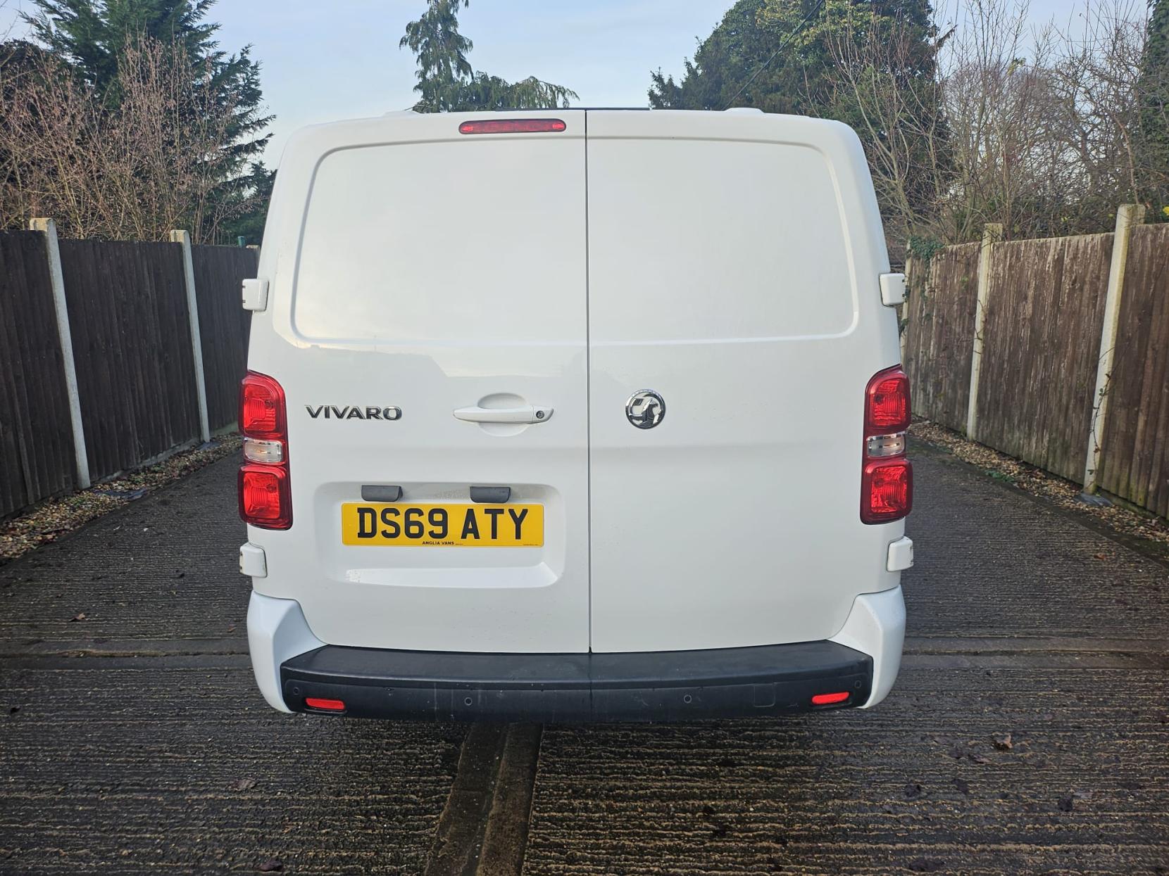 Vauxhall Vivaro 2.0 Turbo D 3100 Sportive Crew Van Double Cab 5dr Diesel Manual L2 H1 Euro 6 (s/s) (120 ps)