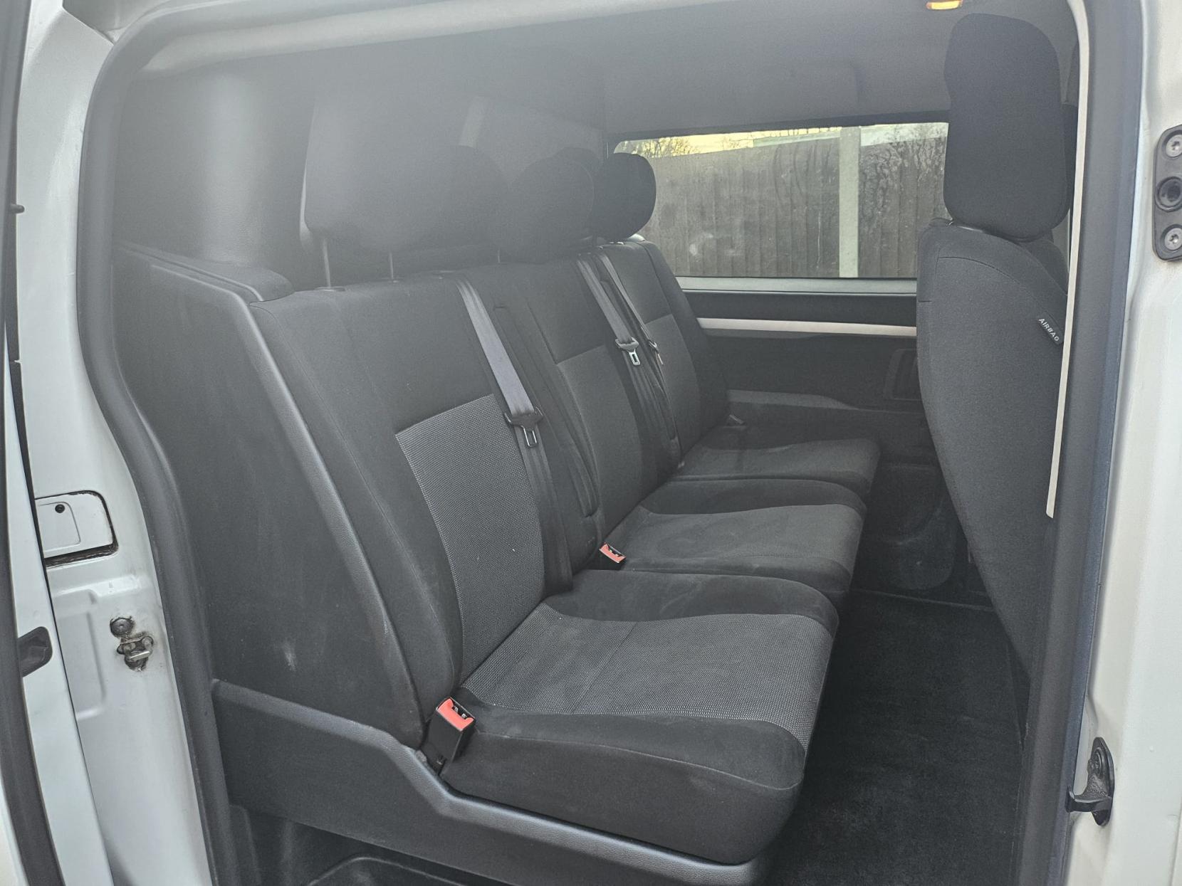 Vauxhall Vivaro 2.0 Turbo D 3100 Sportive Crew Van Double Cab 5dr Diesel Manual L2 H1 Euro 6 (s/s) (120 ps)