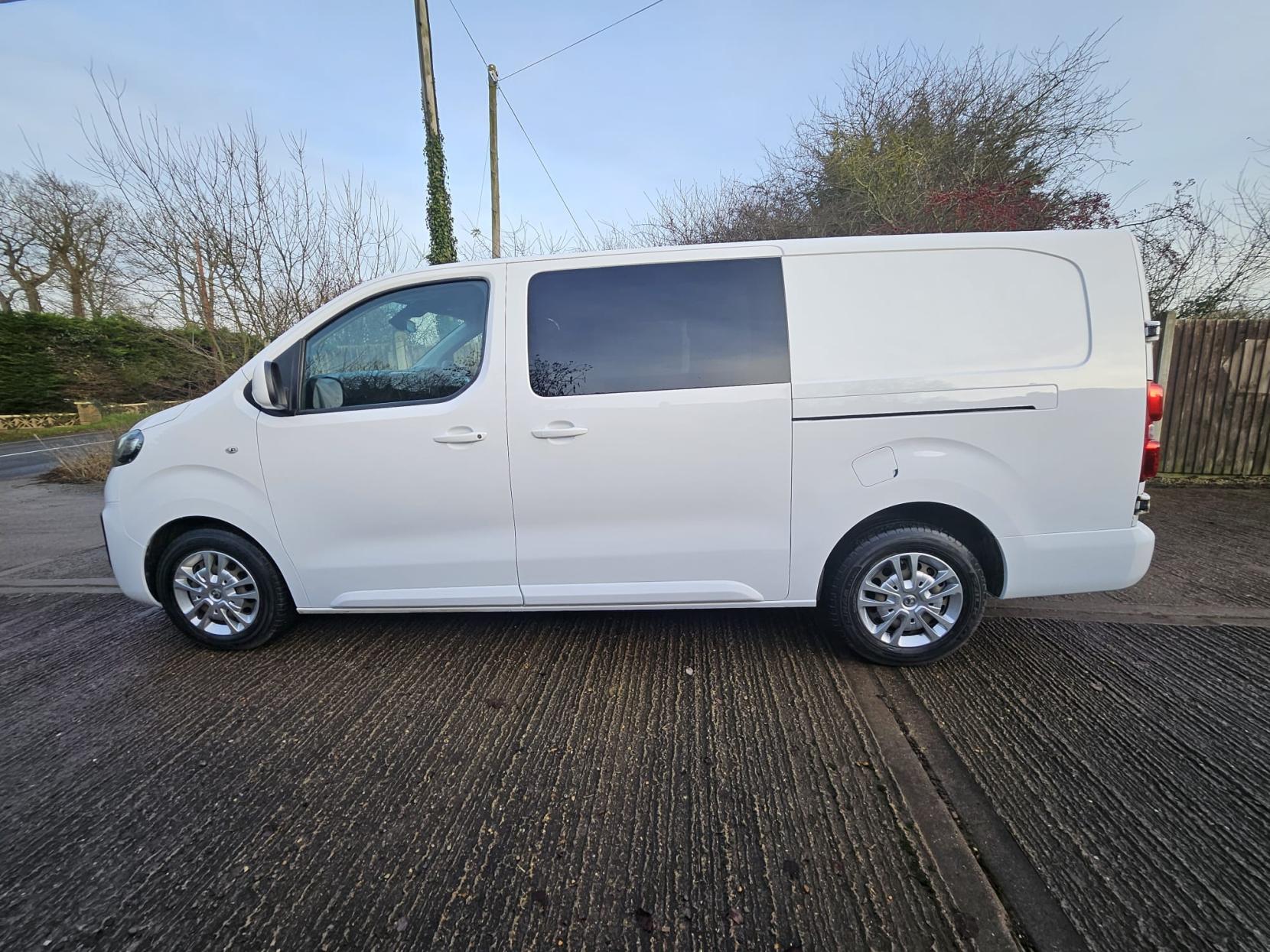 Vauxhall Vivaro 2.0 Turbo D 3100 Sportive Crew Van Double Cab 5dr Diesel Manual L2 H1 Euro 6 (s/s) (120 ps)
