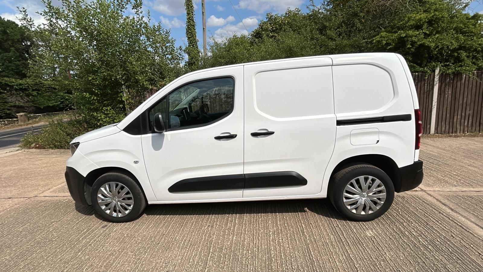Peugeot Partner 1.5 BlueHDi 1000 Professional Standard Panel Van 5dr Diesel Manual SWB Euro 6 (s/s) (100 bhp)