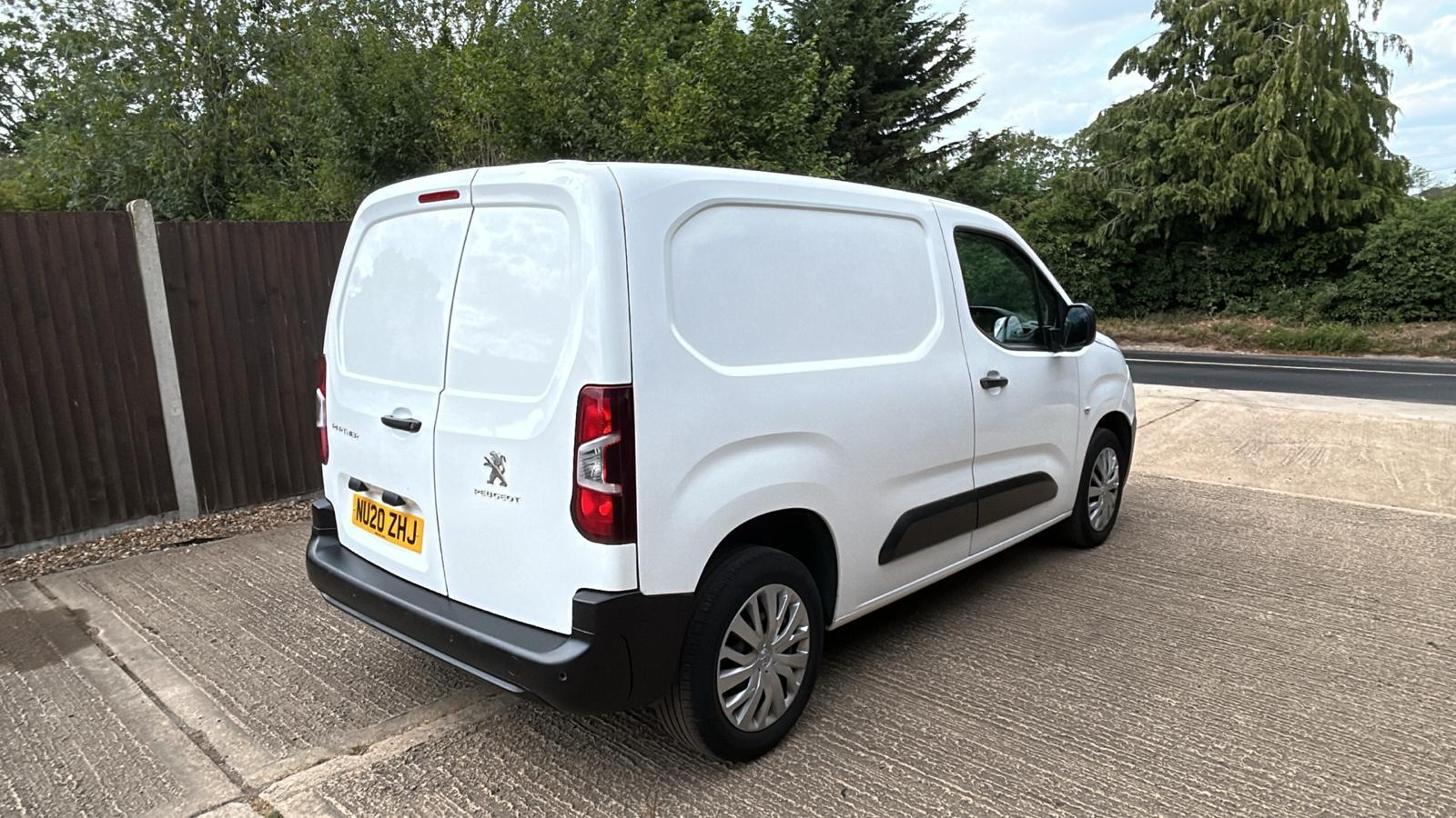 Peugeot Partner 1.5 BlueHDi 1000 Professional Standard Panel Van 5dr Diesel Manual SWB Euro 6 (s/s) (100 bhp)