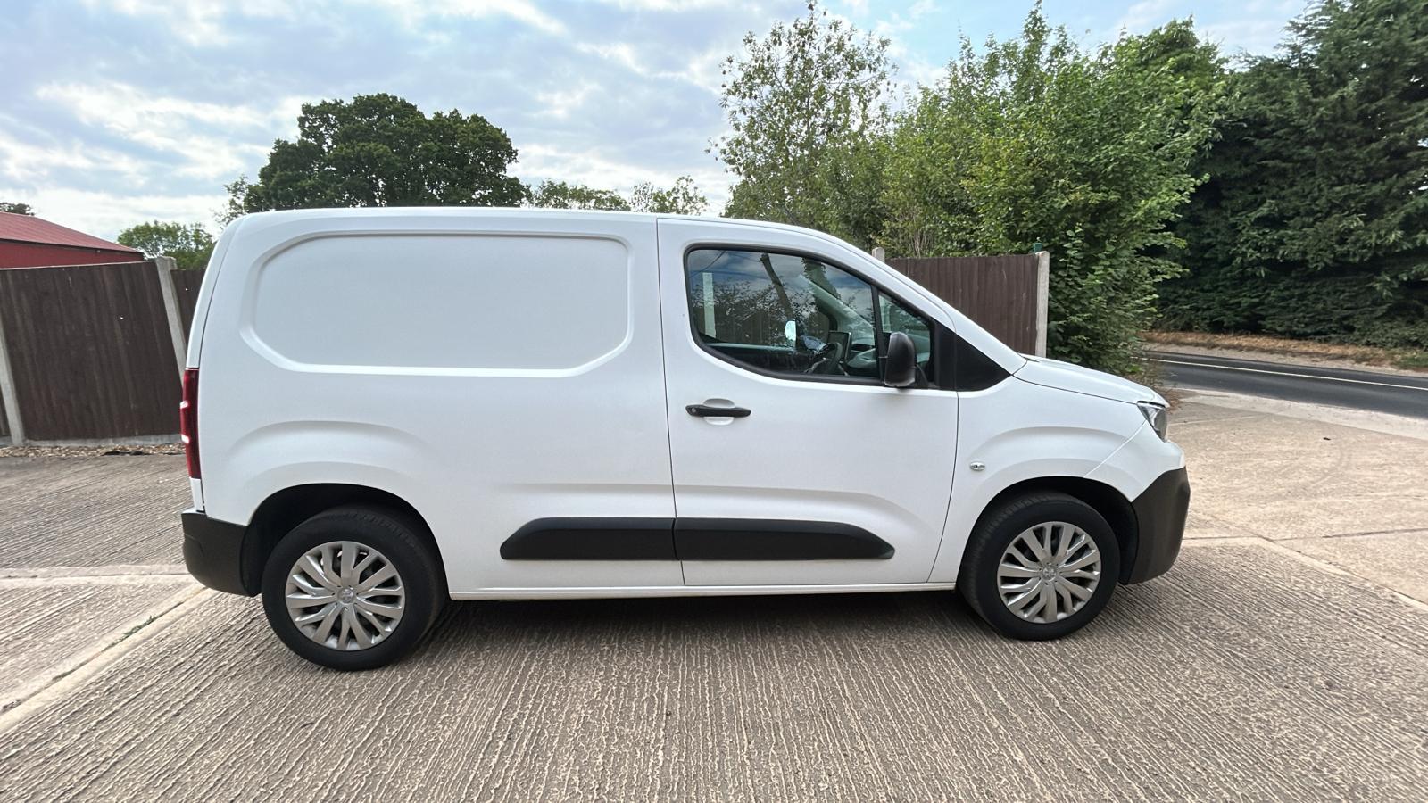 Peugeot Partner 1.5 BlueHDi 1000 Professional Standard Panel Van 5dr Diesel Manual SWB Euro 6 (s/s) (100 bhp)