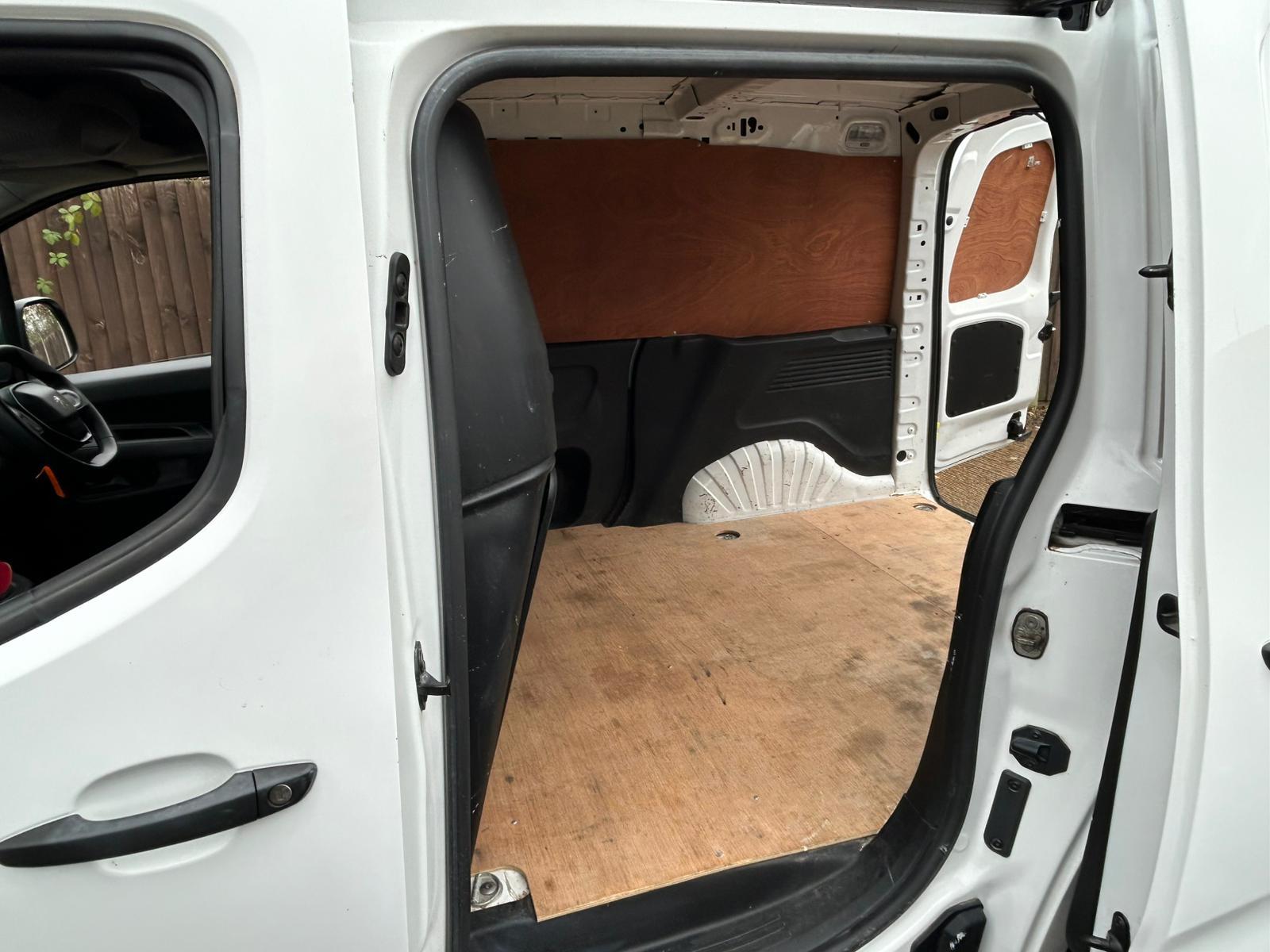 Peugeot Partner 1.5 BlueHDi 1000 Professional Standard Panel Van 5dr Diesel Manual SWB Euro 6 (s/s) (100 bhp)