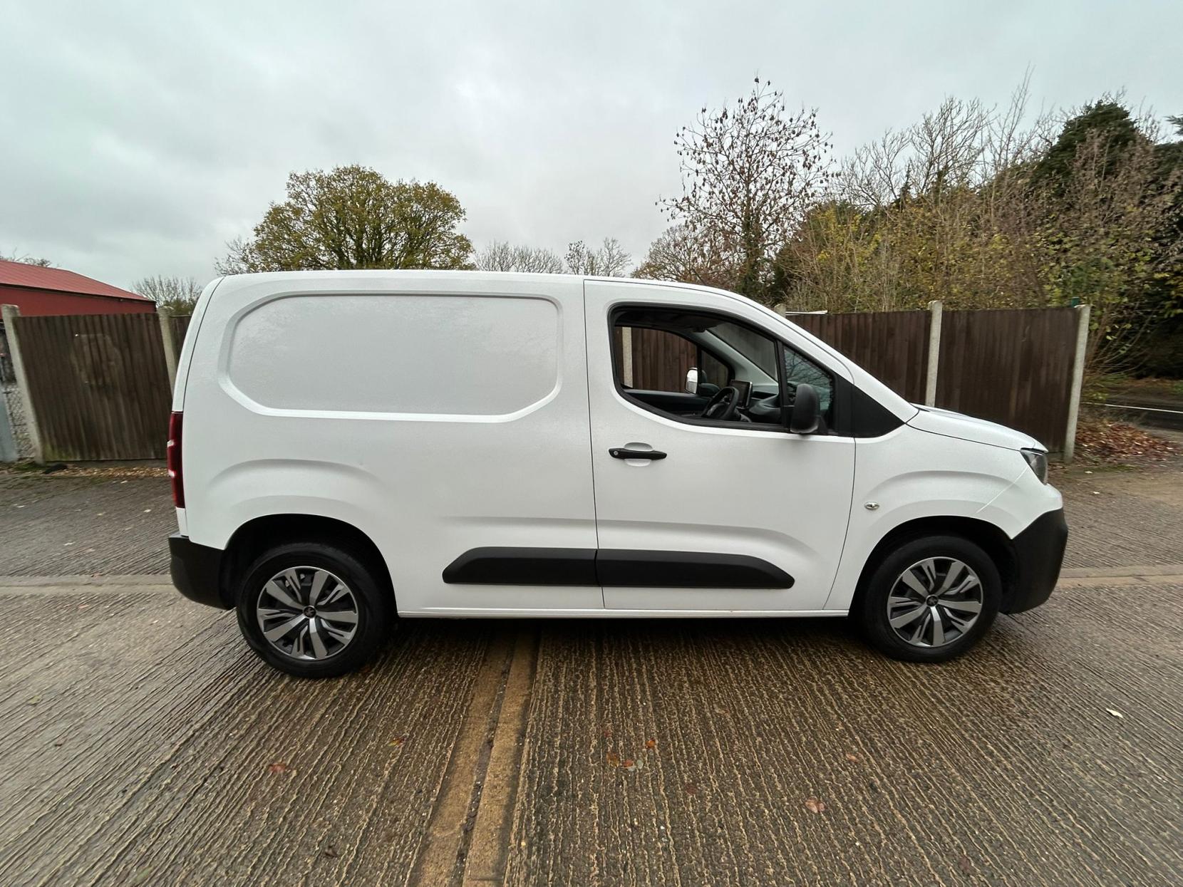 Peugeot Partner 1.5 BlueHDi 1000 Professional Standard Panel Van 5dr Diesel Manual SWB Euro 6 (s/s) (100 bhp)
