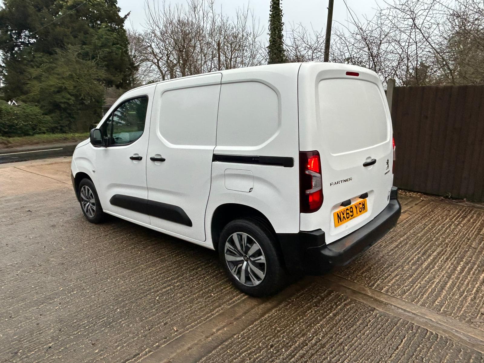 Peugeot Partner 1.5 BlueHDi 1000 Professional Standard Panel Van 5dr Diesel Manual SWB Euro 6 (100 bhp)