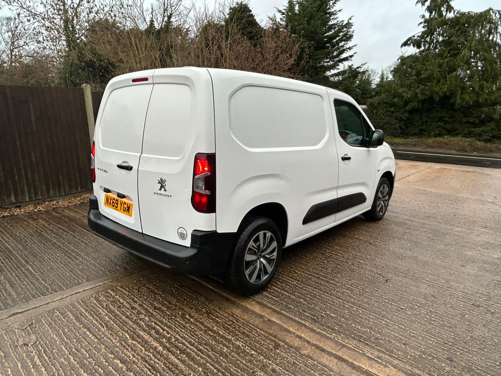 Peugeot Partner 1.5 BlueHDi 1000 Professional Standard Panel Van 5dr Diesel Manual SWB Euro 6 (100 bhp)