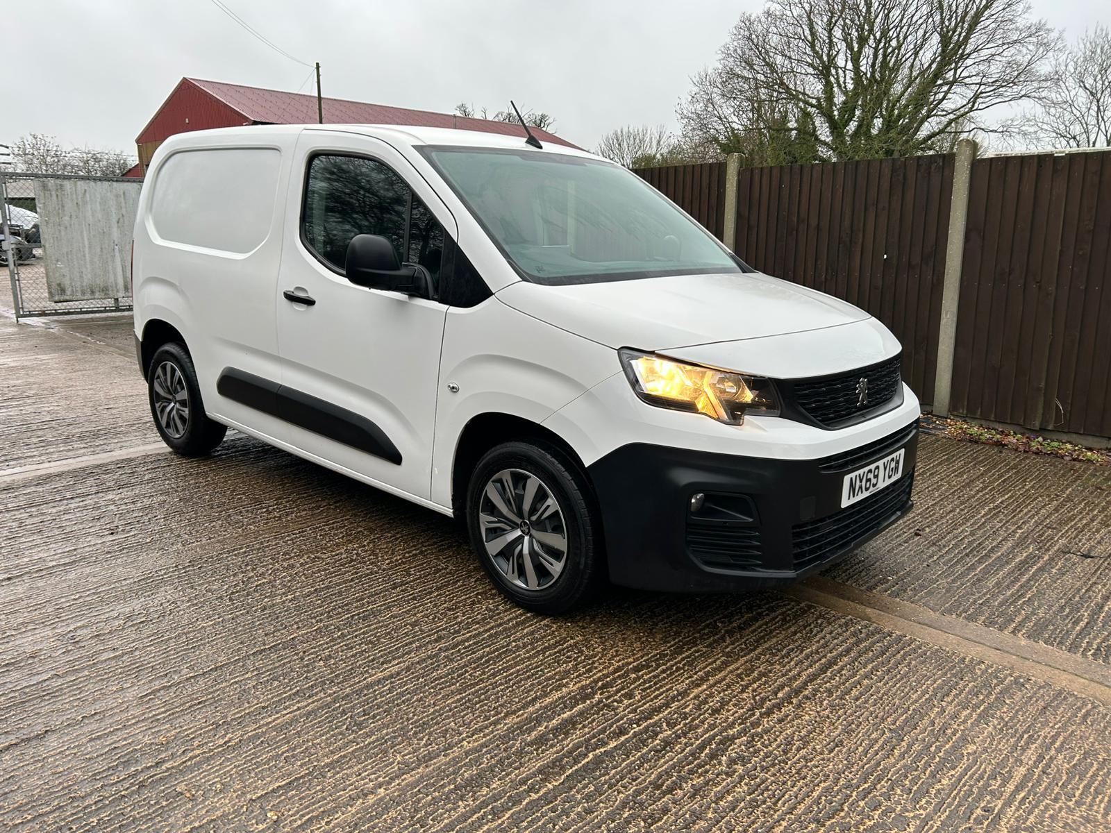 Peugeot Partner 1.5 BlueHDi 1000 Professional Standard Panel Van 5dr Diesel Manual SWB Euro 6 (100 bhp)
