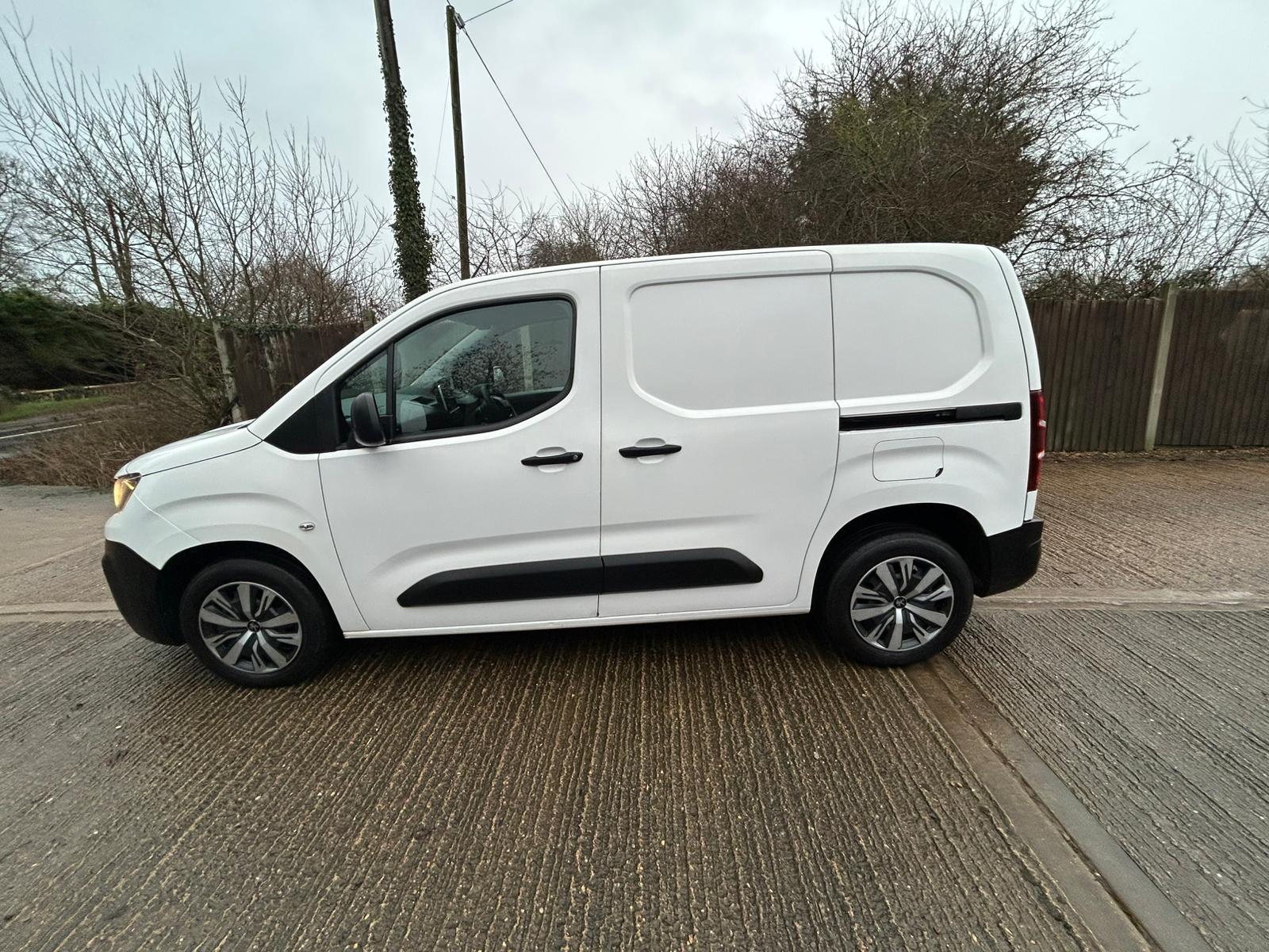 Peugeot Partner 1.5 BlueHDi 1000 Professional Standard Panel Van 5dr Diesel Manual SWB Euro 6 (100 bhp)