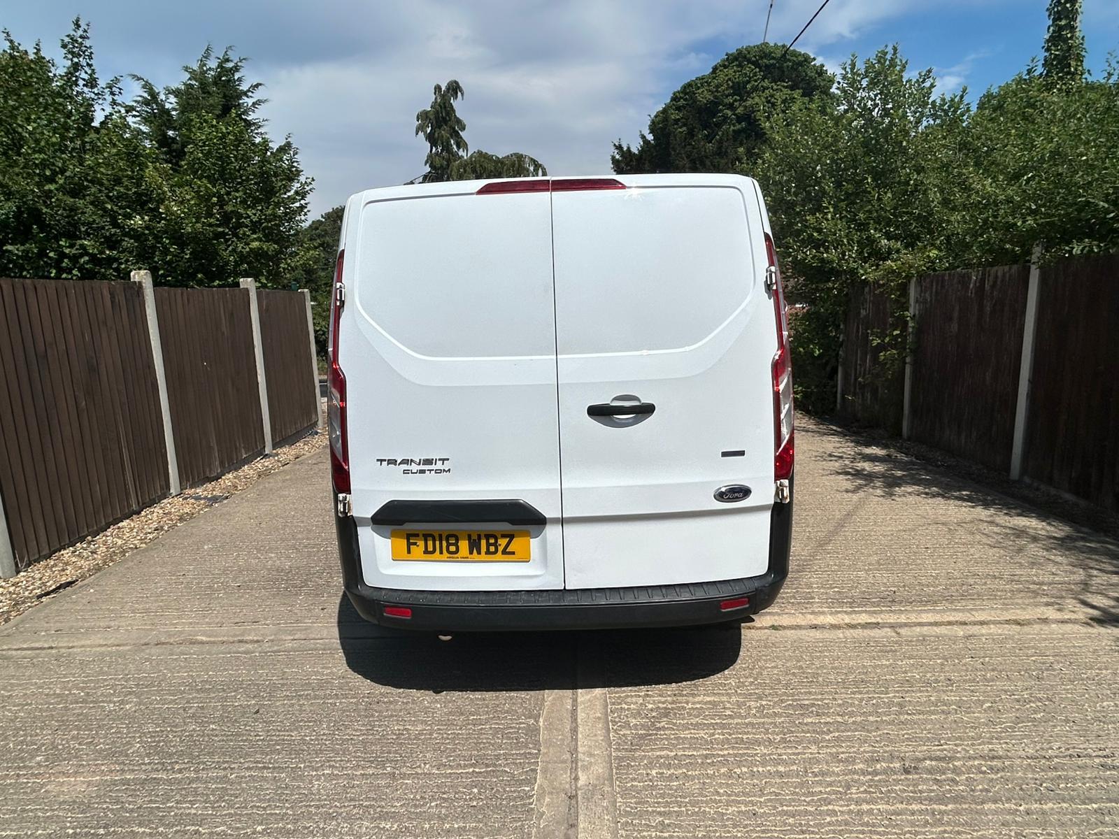Ford Transit Custom 2.0 300 EcoBlue Crew Van Double Cab 5dr Diesel Manual L1 H1 Euro 6 (6 Seat) (105 ps)