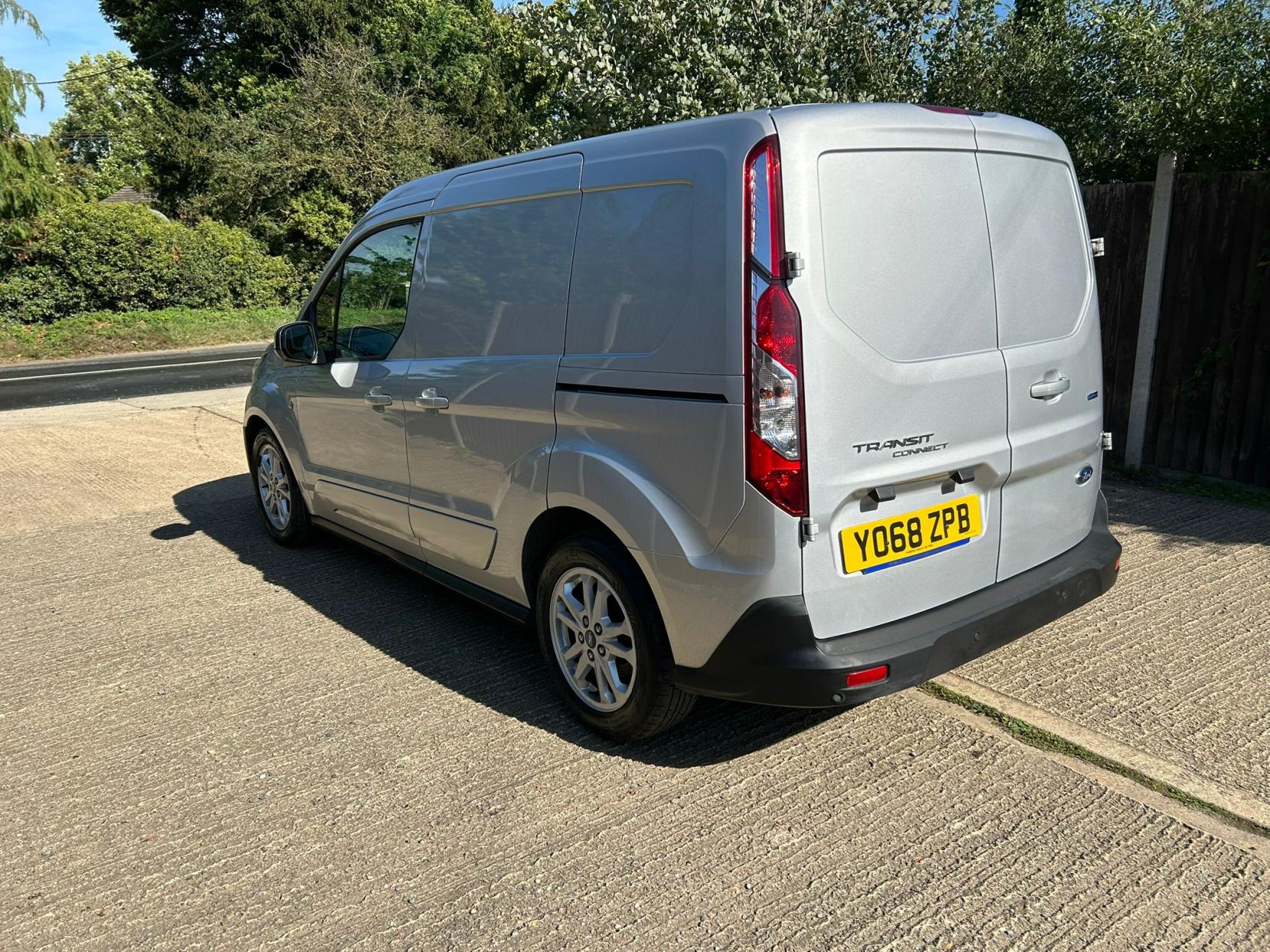 Ford Transit Connect 1.5 200 EcoBlue Limited Panel Van 5dr Diesel Manual L1 Euro 6 (s/s) (120 ps)