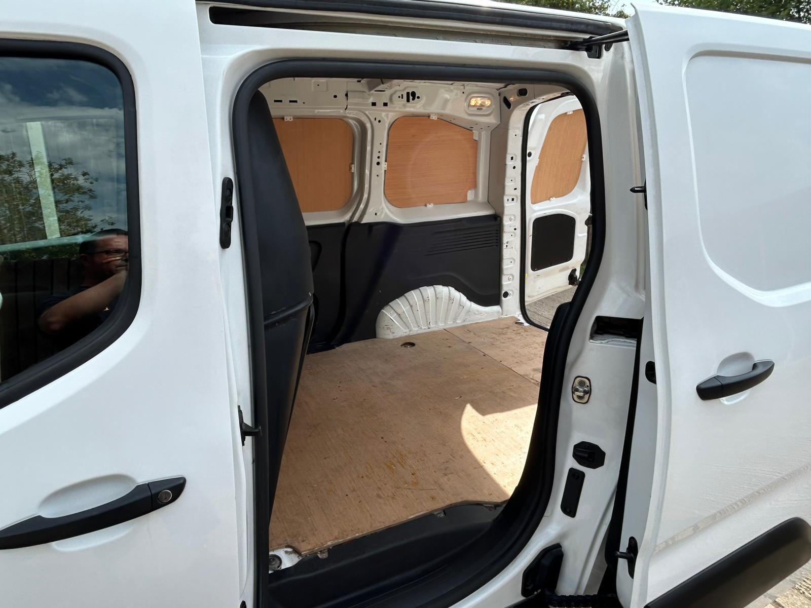 Peugeot Partner 1.5 BlueHDi 1000 Professional Standard Panel Van 5dr Diesel Manual SWB Euro 6 (s/s) (100 bhp)