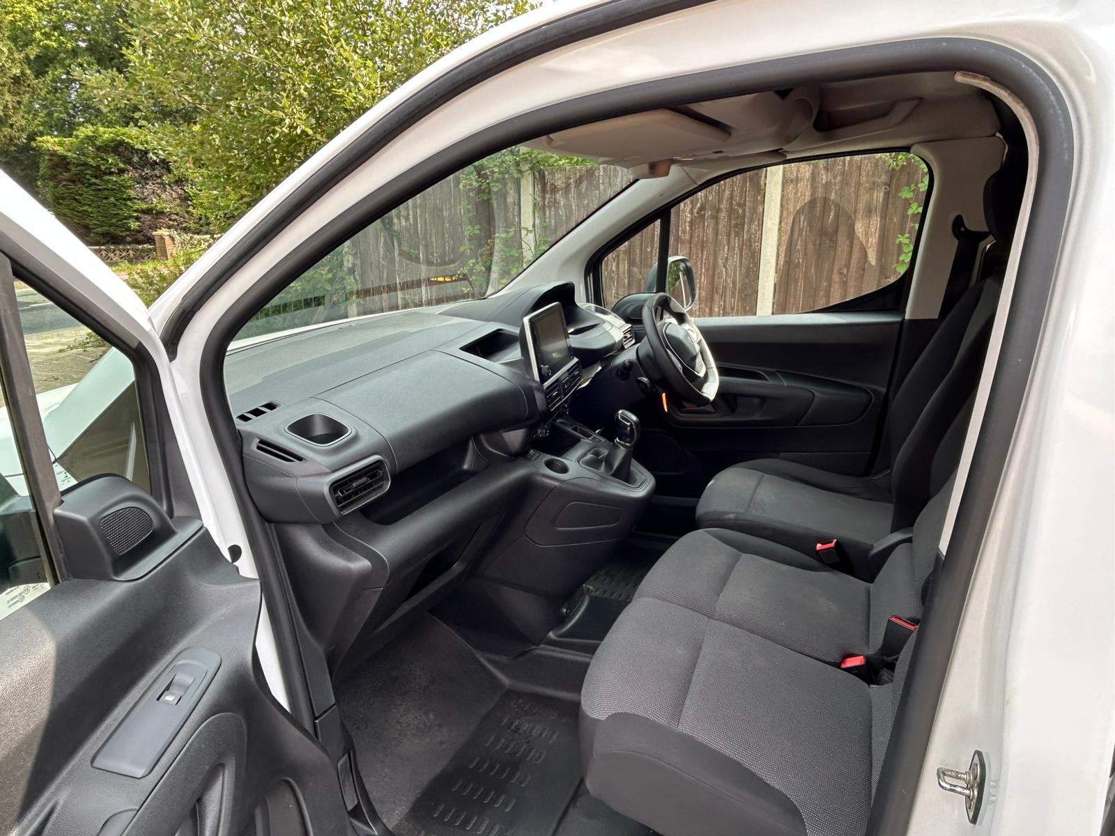 Peugeot Partner 1.5 BlueHDi 1000 Professional Standard Panel Van 5dr Diesel Manual SWB Euro 6 (s/s) (100 bhp)