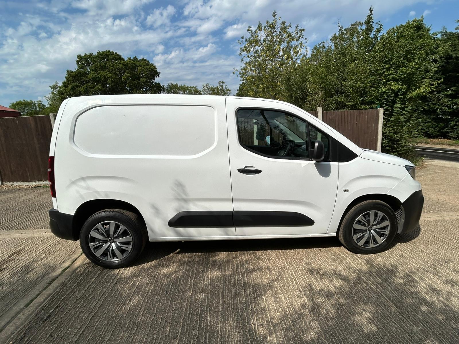 Peugeot Partner 1.5 BlueHDi 1000 Professional Standard Panel Van 5dr Diesel Manual SWB Euro 6 (s/s) (100 bhp)