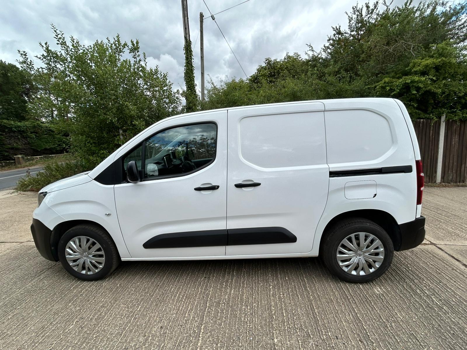 Peugeot Partner 1.6 BlueHDi 1000 Professional Standard Panel Van 5dr Diesel Manual SWB Euro 6 (s/s) (100 bhp)