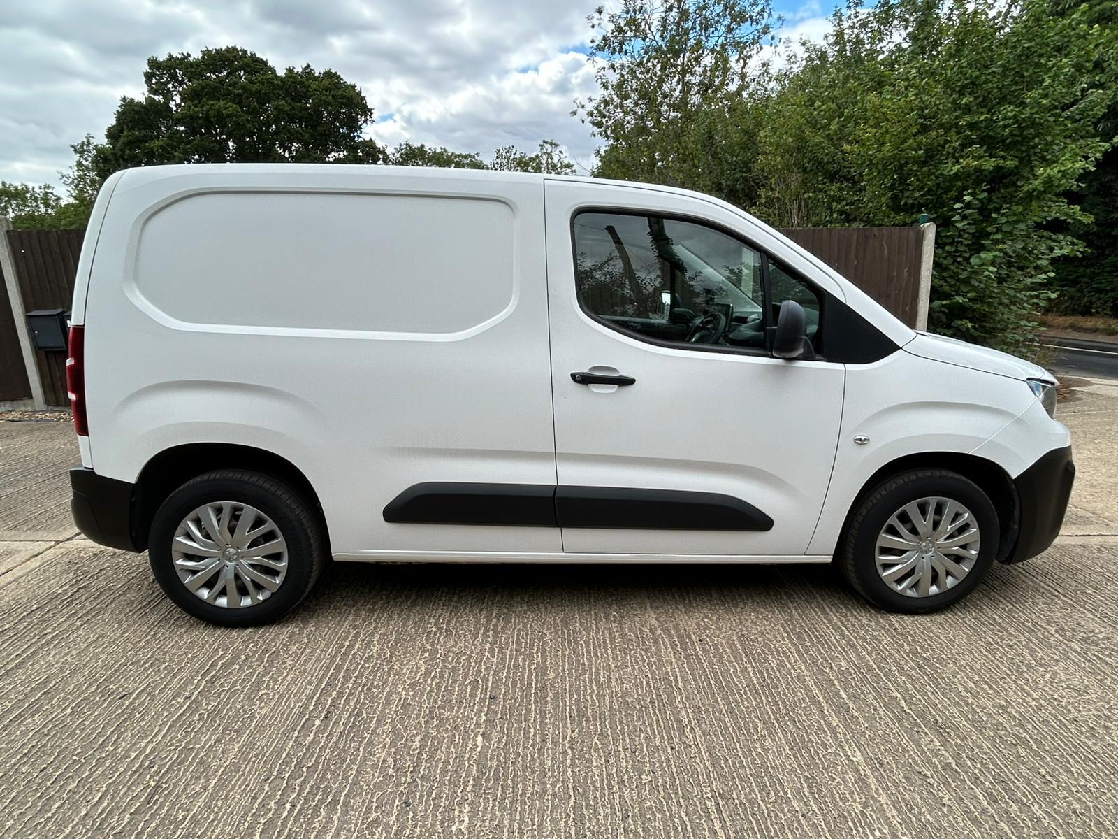 Peugeot Partner 1.6 BlueHDi 1000 Professional Standard Panel Van 5dr Diesel Manual SWB Euro 6 (s/s) (100 bhp)
