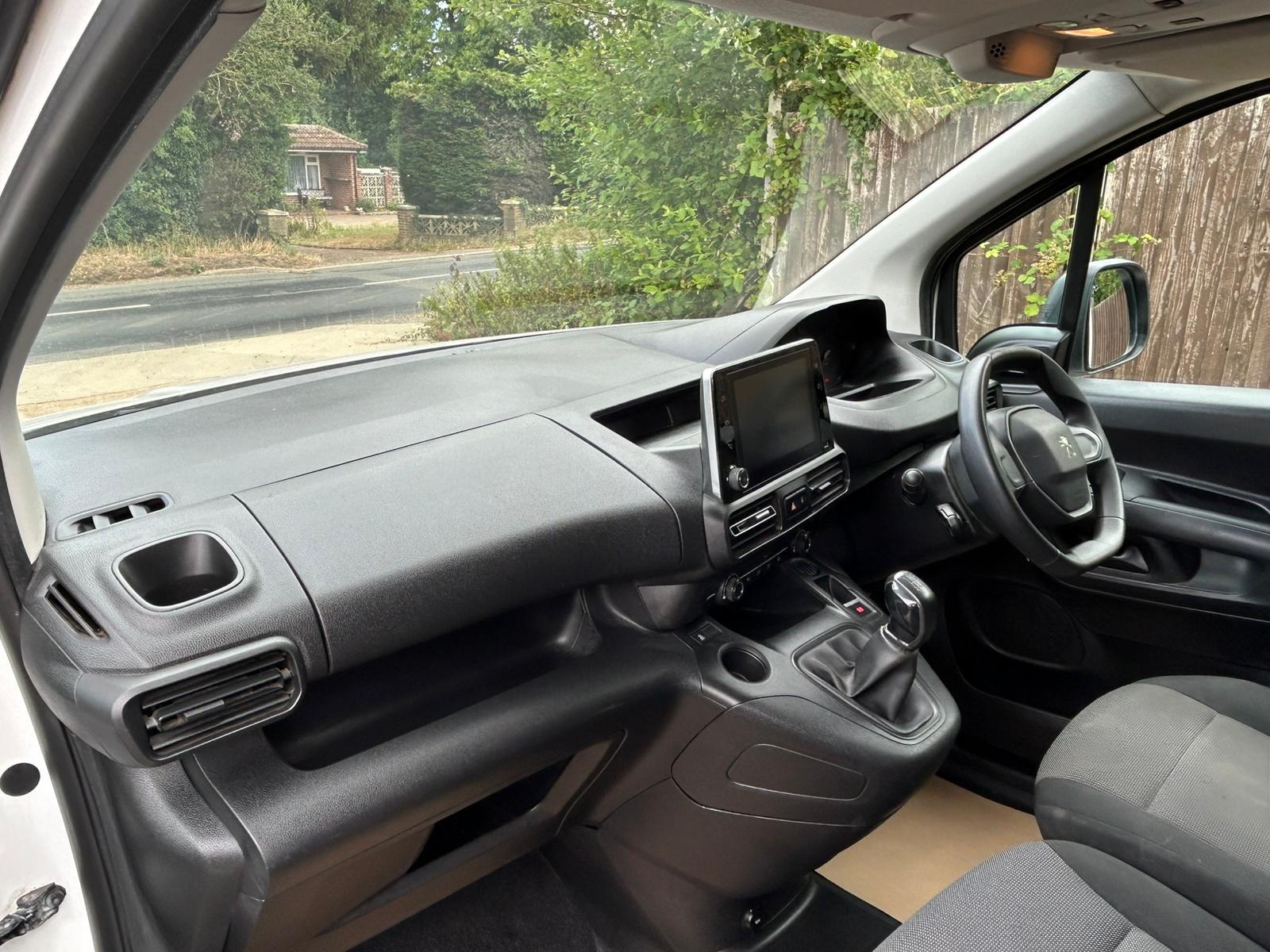 Peugeot Partner 1.6 BlueHDi 1000 Professional Standard Panel Van 5dr Diesel Manual SWB Euro 6 (s/s) (100 bhp)