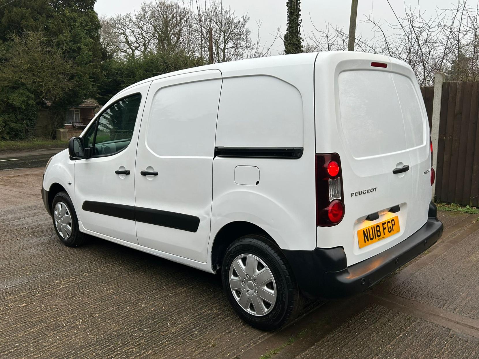 Peugeot Partner 1.6 BlueHDi 854 Professional Panel Van 5dr Diesel Manual L1 (112 g/km, 97.64 bhp)