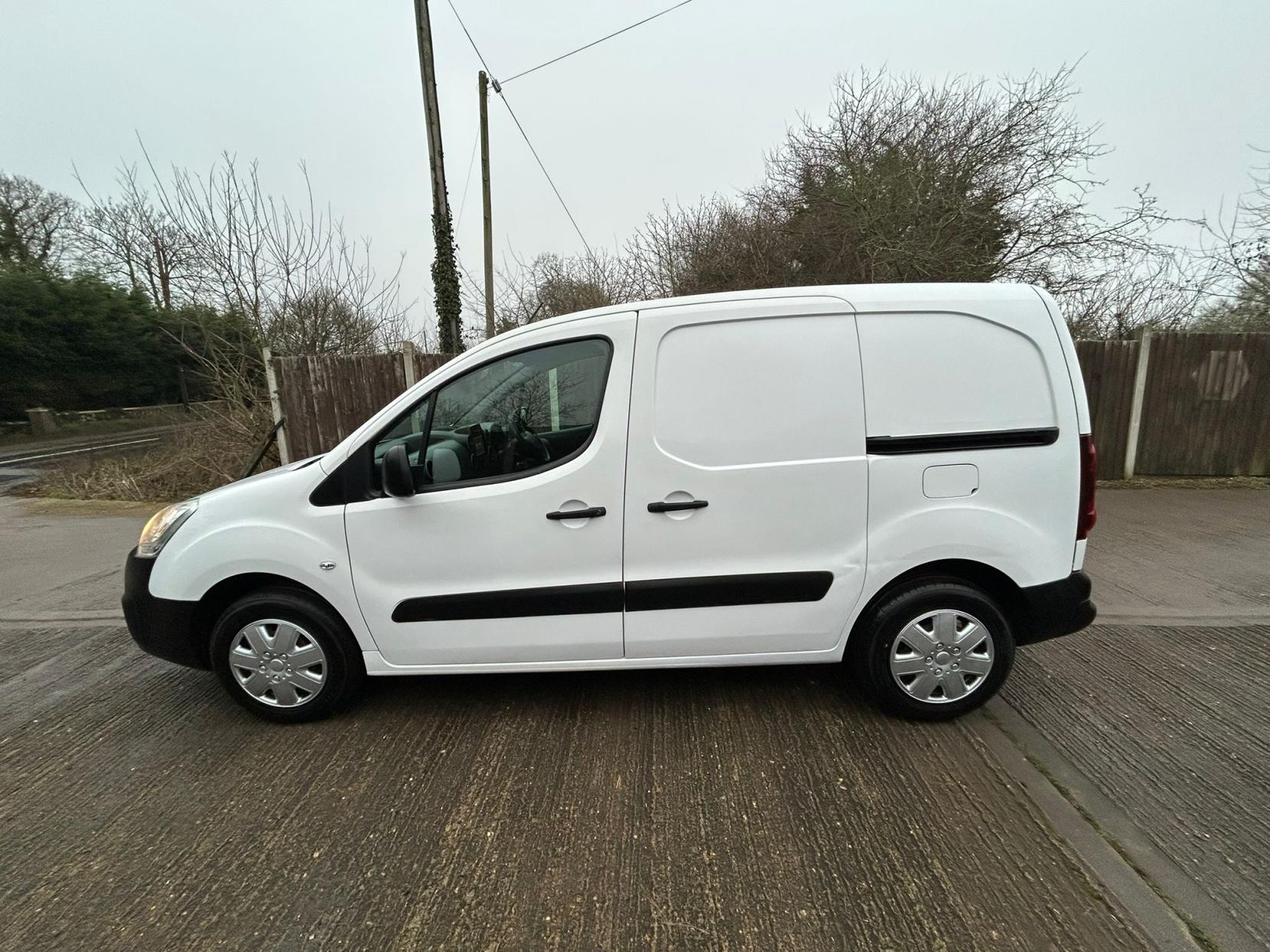 Peugeot Partner 1.6 BlueHDi 854 Professional Panel Van 5dr Diesel Manual L1 (112 g/km, 97.64 bhp)