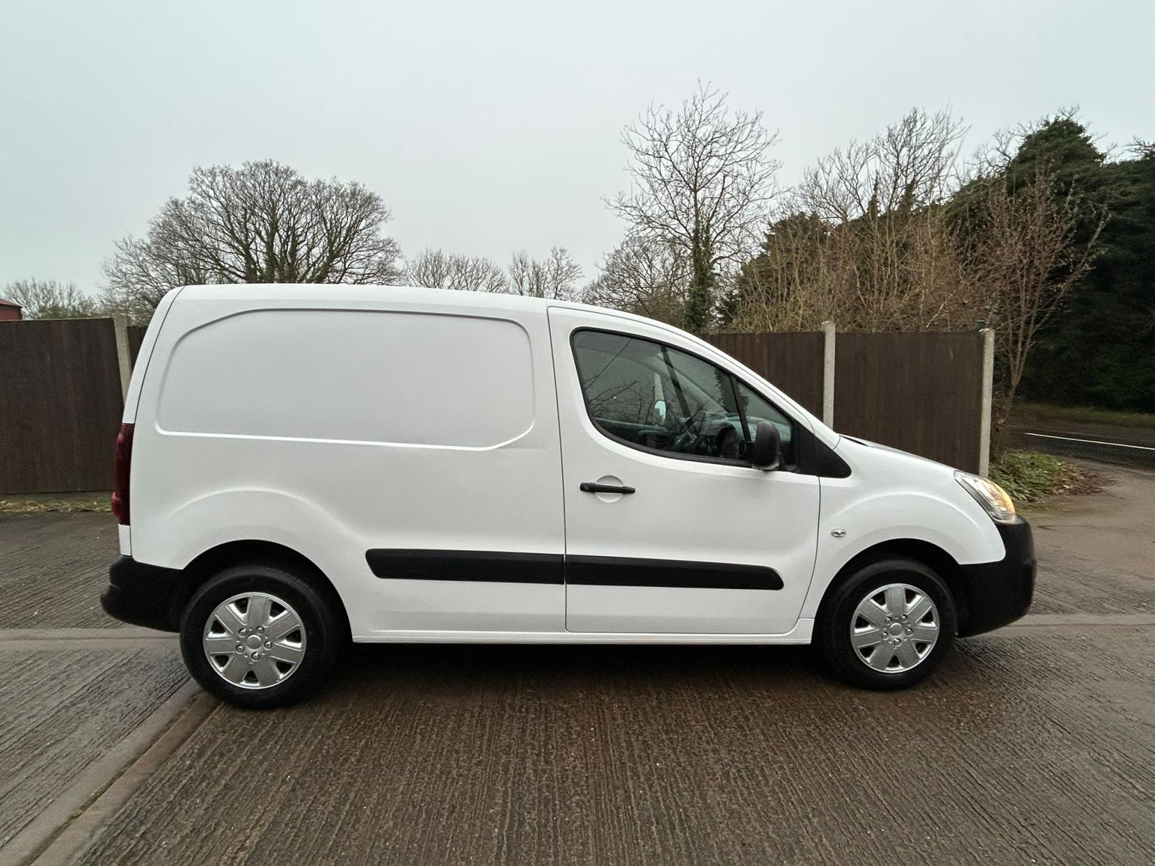 Peugeot Partner 1.6 BlueHDi 854 Professional Panel Van 5dr Diesel Manual L1 (112 g/km, 97.64 bhp)