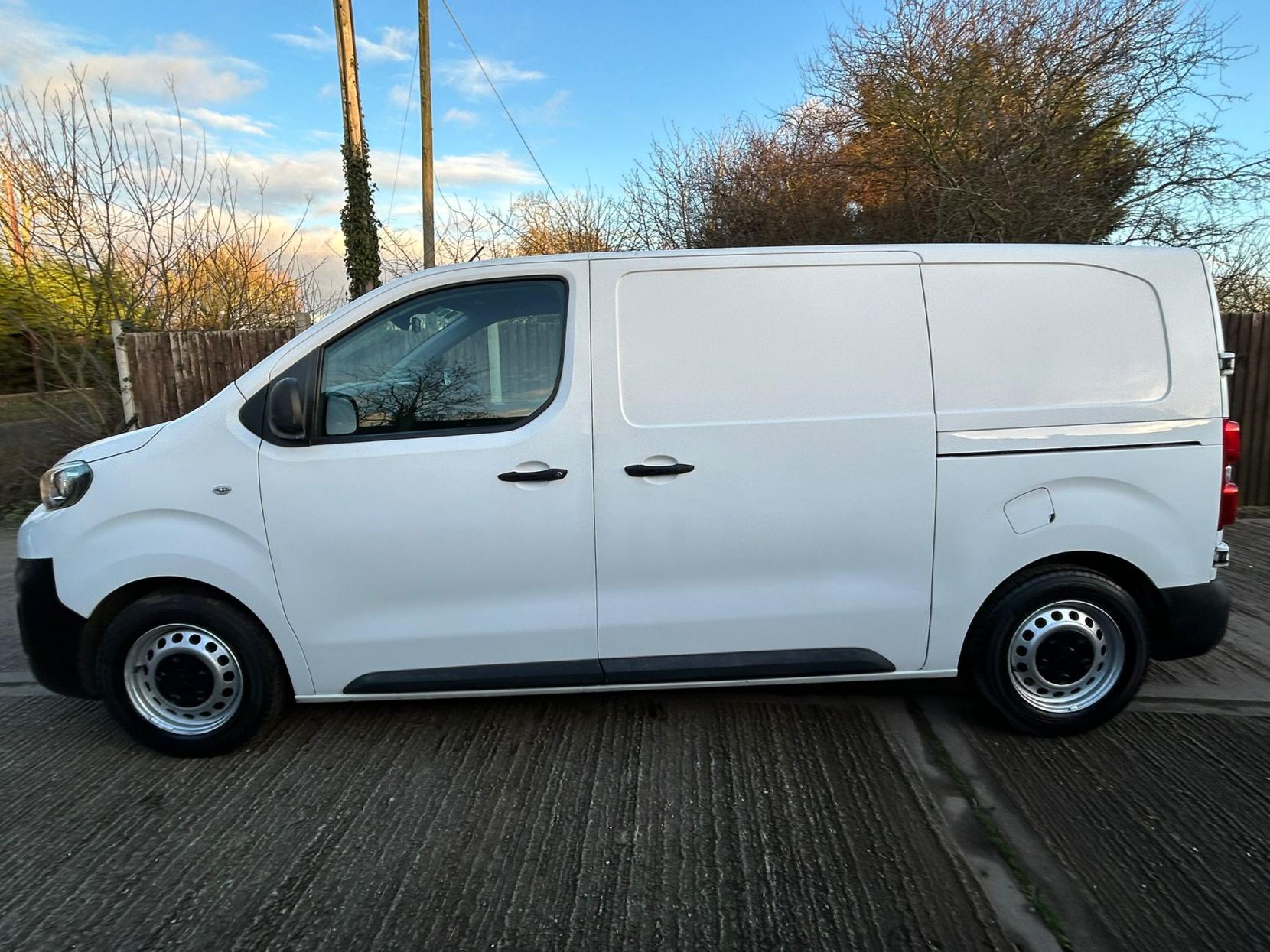 Peugeot Expert 1.5 BlueHDi 1000 Professional Standard Panel Van 6dr Diesel Manual MWB Euro 6 (s/s) (100 bhp)