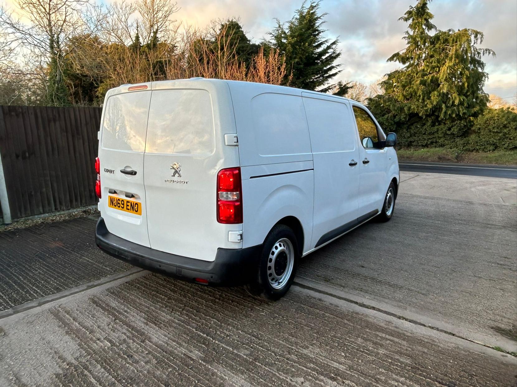 Peugeot Expert 1.5 BlueHDi 1000 Professional Standard Panel Van 6dr Diesel Manual MWB Euro 6 (s/s) (100 bhp)