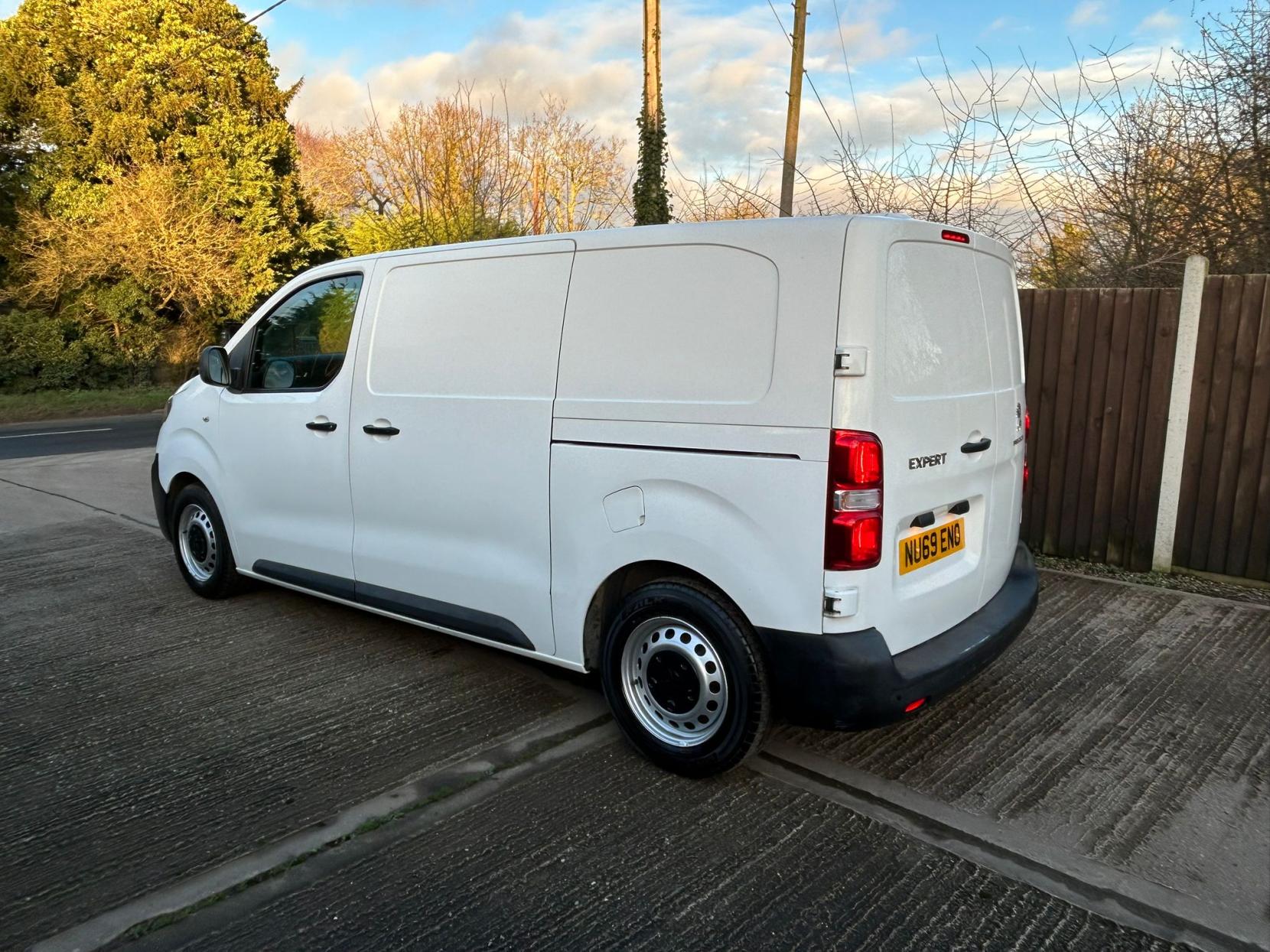 Peugeot Expert 1.5 BlueHDi 1000 Professional Standard Panel Van 6dr Diesel Manual MWB Euro 6 (s/s) (100 bhp)