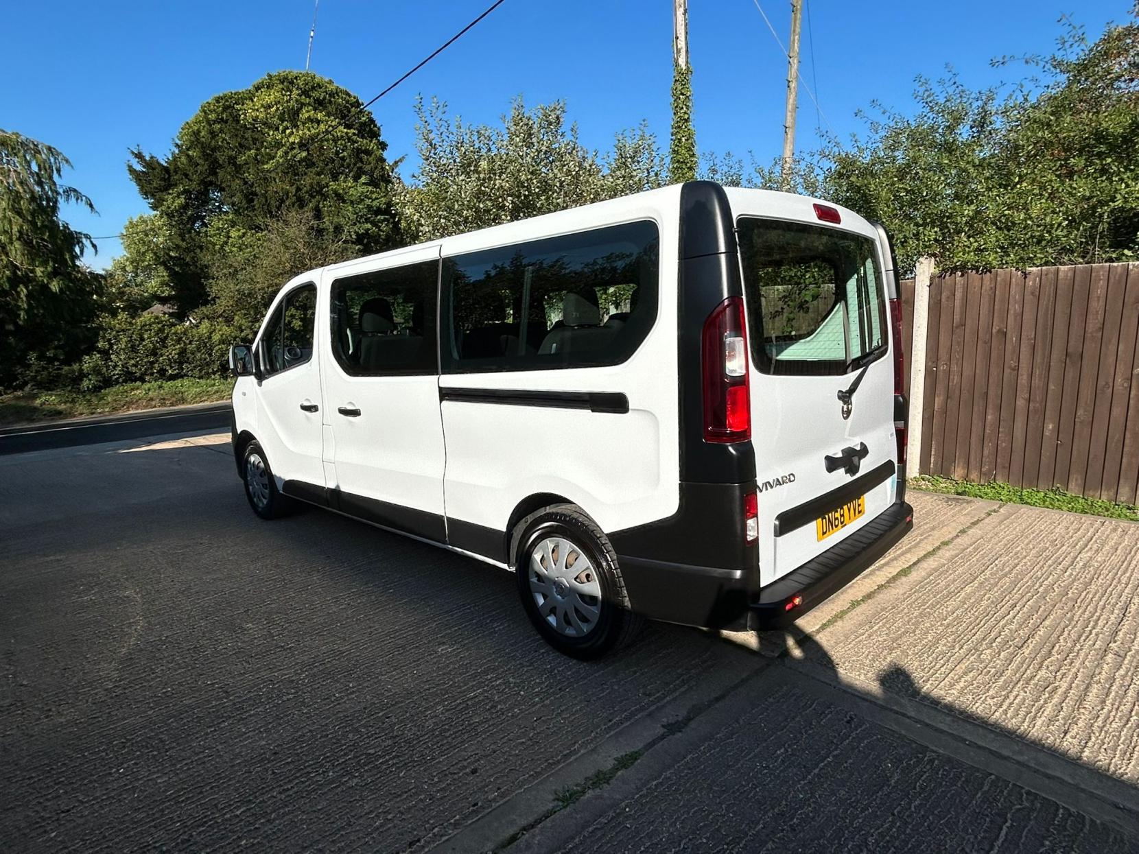 Vauxhall Vivaro 1.6 CDTi 2900 Combi Van Double Cab 5dr Diesel Manual L2 H1 Euro 6 (s/s) (9 Seat) (120 ps)