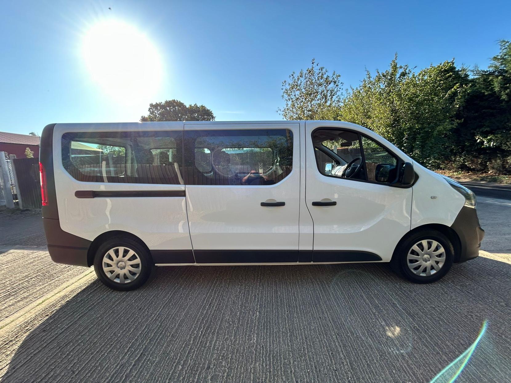 Vauxhall Vivaro 1.6 CDTi 2900 Combi Van Double Cab 5dr Diesel Manual L2 H1 Euro 6 (s/s) (9 Seat) (120 ps)