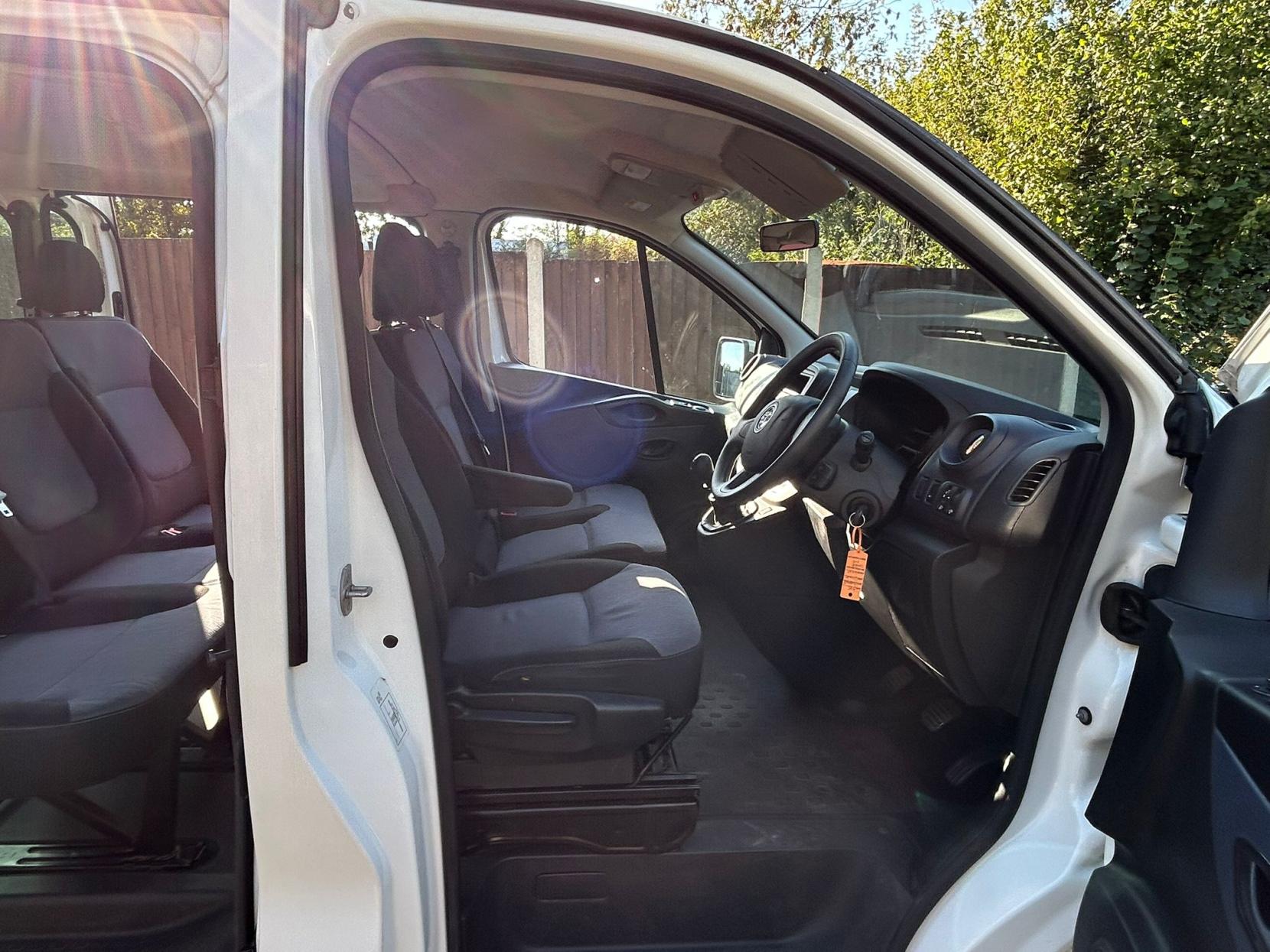 Vauxhall Vivaro 1.6 CDTi 2900 Combi Van Double Cab 5dr Diesel Manual L2 H1 Euro 6 (s/s) (9 Seat) (120 ps)