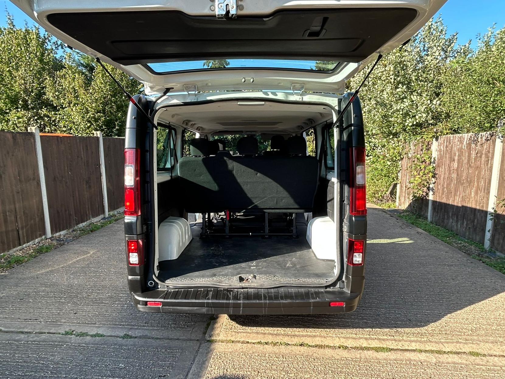 Vauxhall Vivaro 1.6 CDTi 2900 Combi Van Double Cab 5dr Diesel Manual L2 H1 Euro 6 (s/s) (9 Seat) (120 ps)