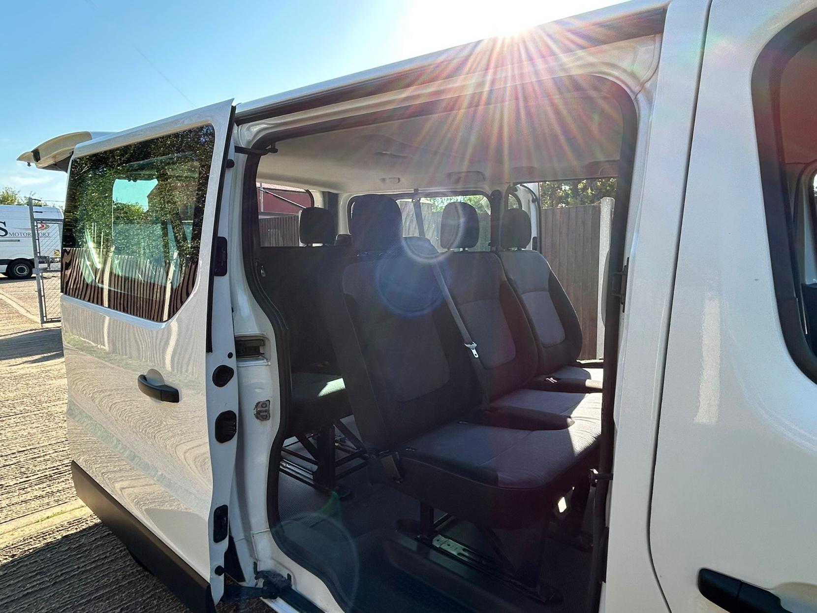 Vauxhall Vivaro 1.6 CDTi 2900 Combi Van Double Cab 5dr Diesel Manual L2 H1 Euro 6 (s/s) (9 Seat) (120 ps)