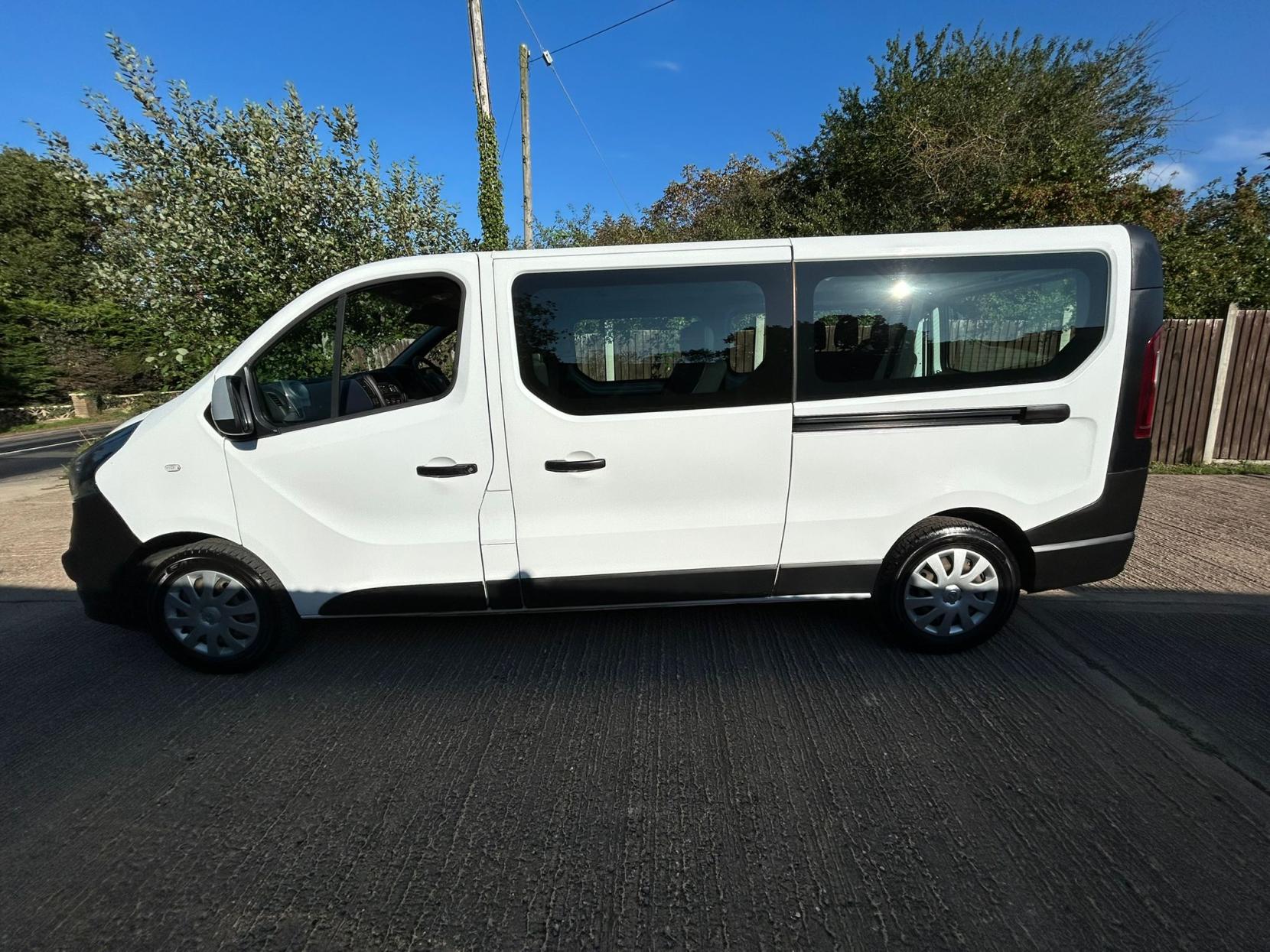 Vauxhall Vivaro 1.6 CDTi 2900 Combi Van Double Cab 5dr Diesel Manual L2 H1 Euro 6 (s/s) (9 Seat) (120 ps)