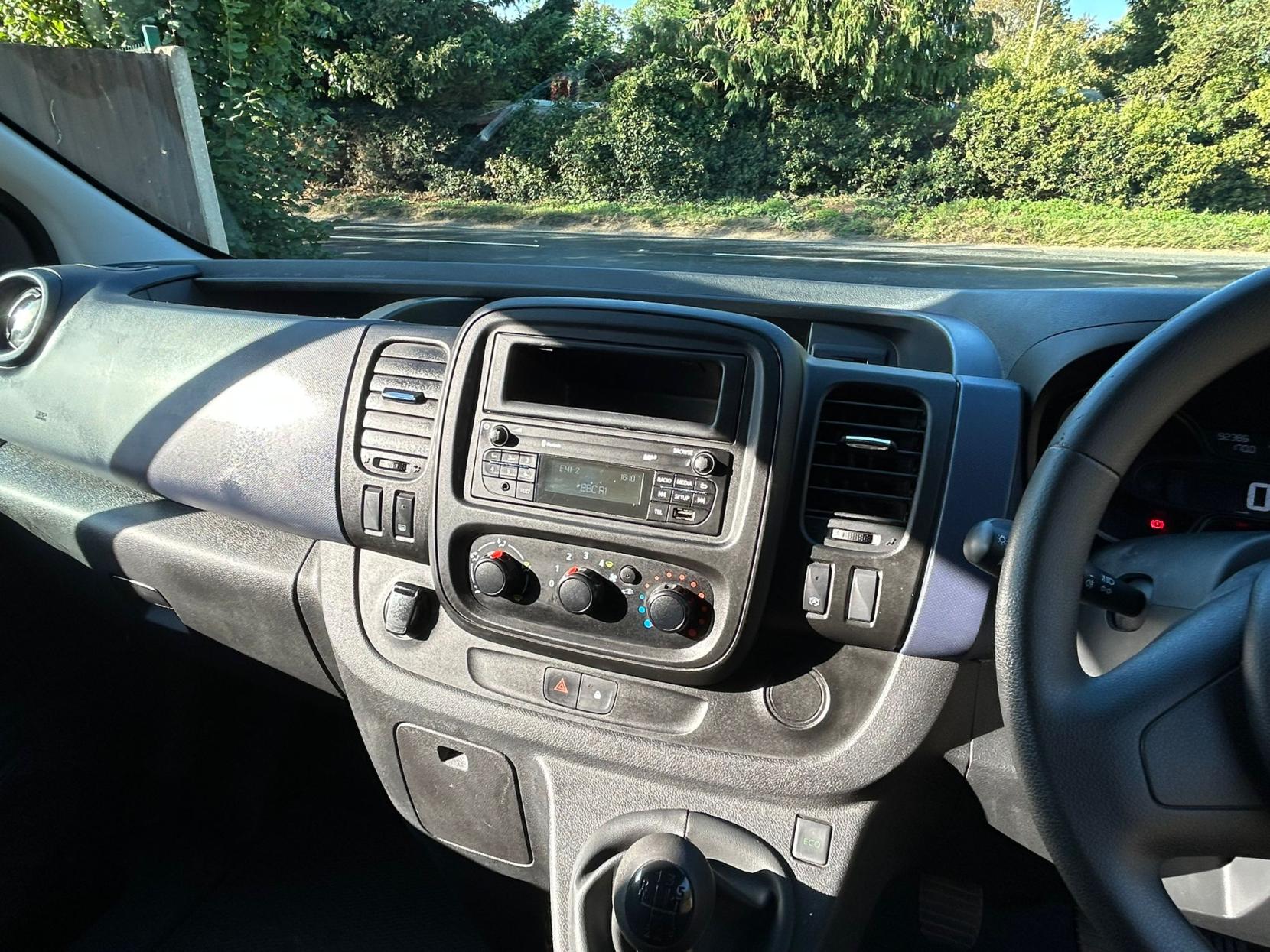 Vauxhall Vivaro 1.6 CDTi 2900 Combi Van Double Cab 5dr Diesel Manual L2 H1 Euro 6 (s/s) (9 Seat) (120 ps)