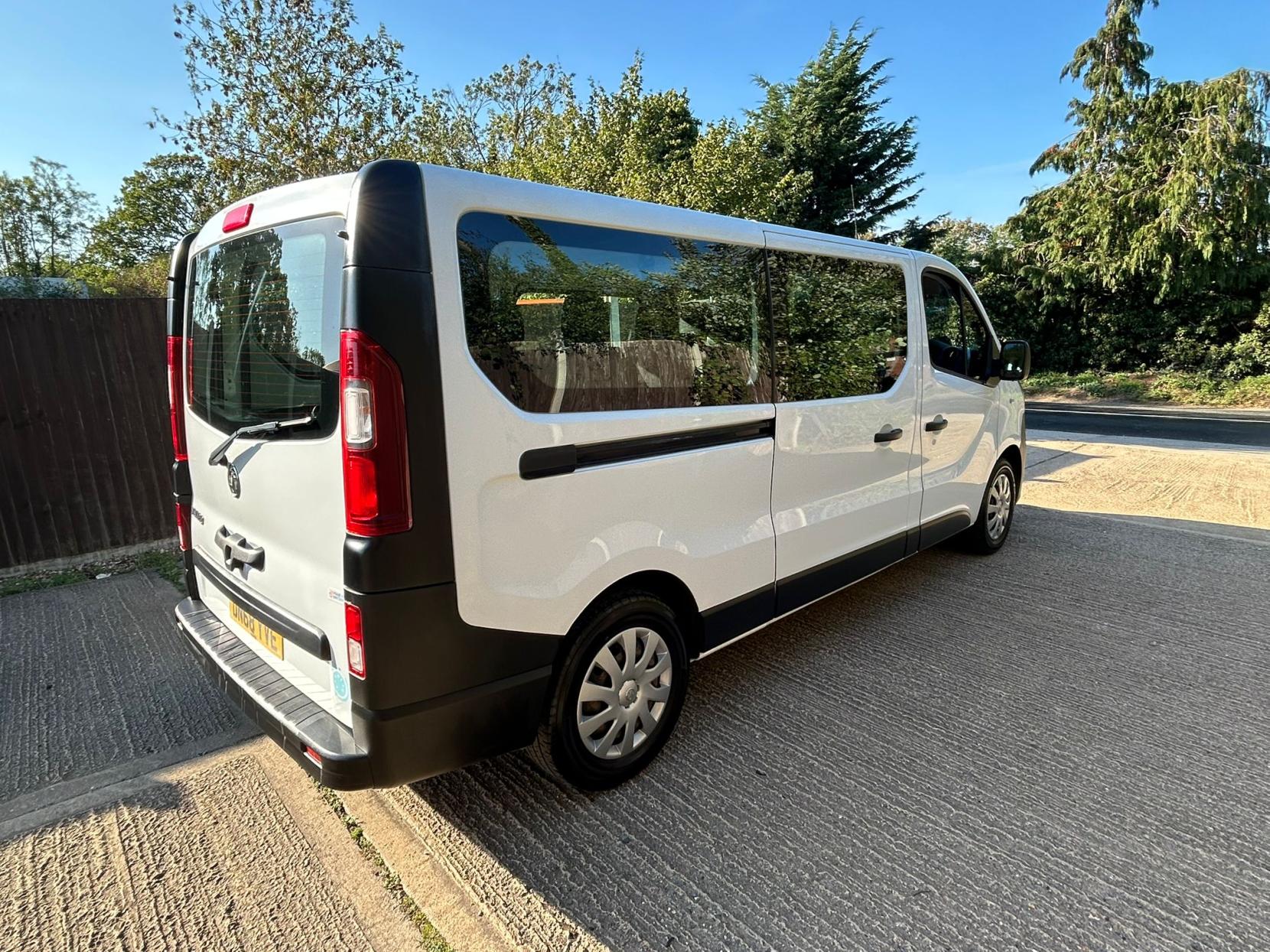Vauxhall Vivaro 1.6 CDTi 2900 Combi Van Double Cab 5dr Diesel Manual L2 H1 Euro 6 (s/s) (9 Seat) (120 ps)
