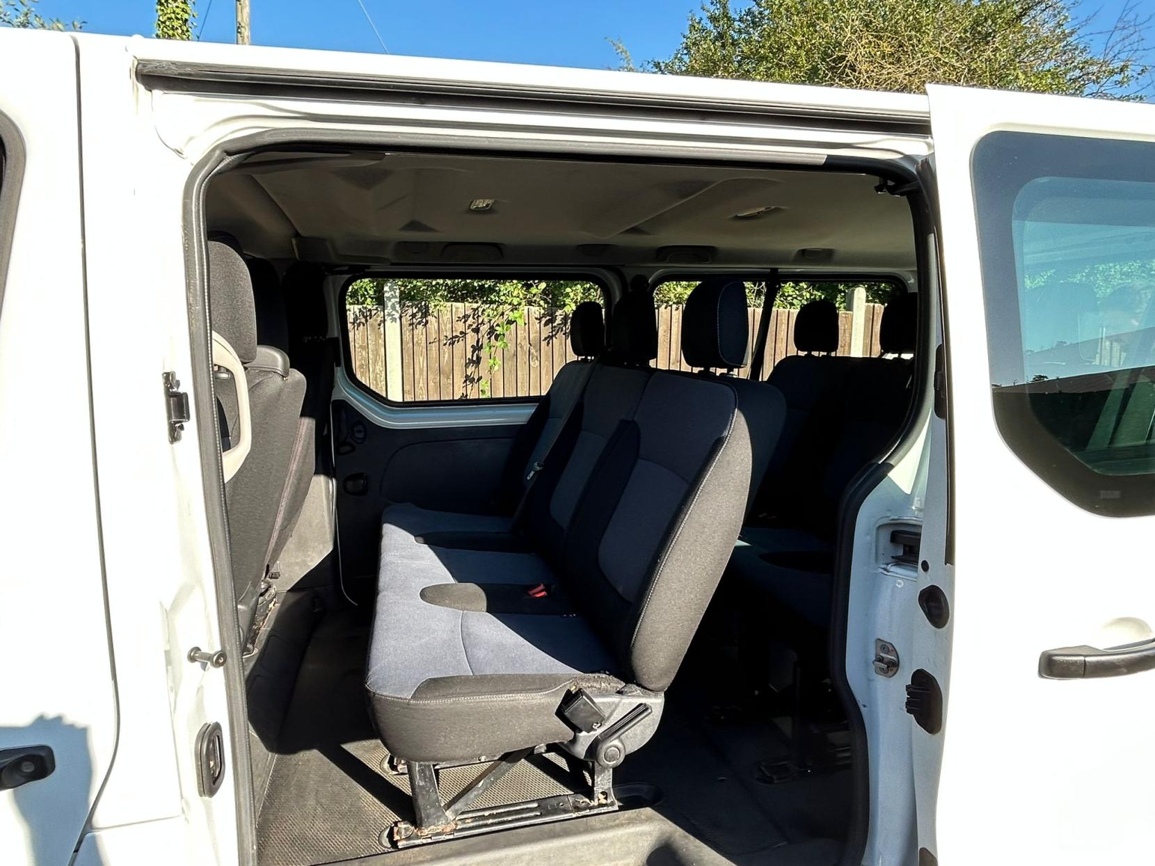 Vauxhall Vivaro 1.6 CDTi 2900 Combi Van Double Cab 5dr Diesel Manual L2 H1 Euro 6 (s/s) (9 Seat) (120 ps)