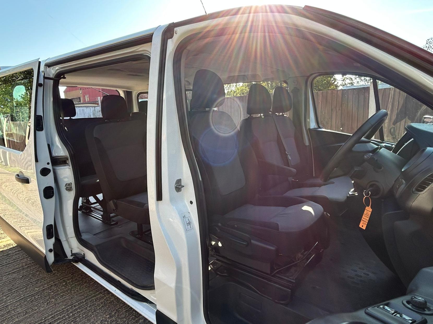 Vauxhall Vivaro 1.6 CDTi 2900 Combi Van Double Cab 5dr Diesel Manual L2 H1 Euro 6 (s/s) (9 Seat) (120 ps)