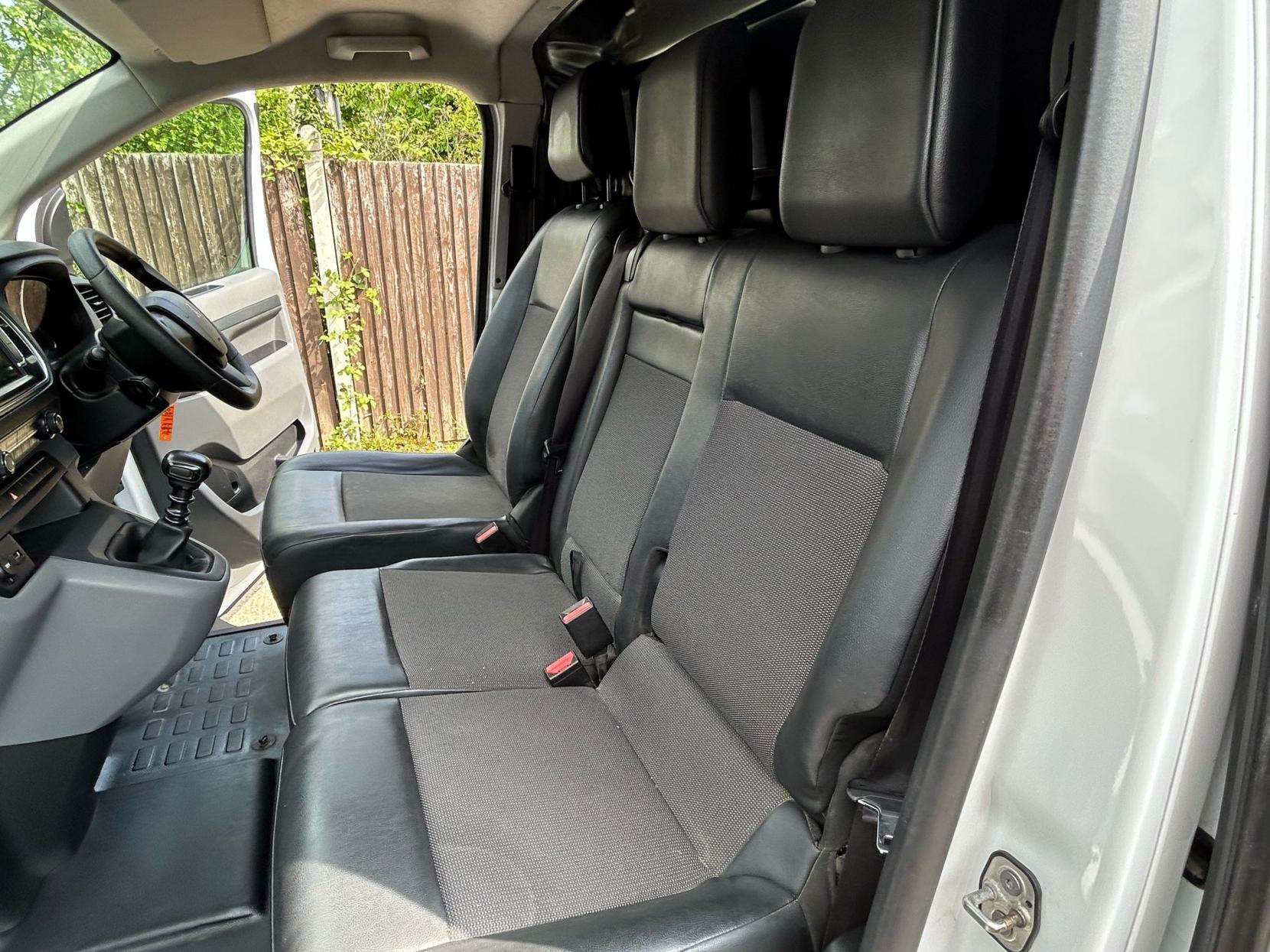 Peugeot Expert 1.5 BlueHDi 1000 Professional Standard Panel Van 6dr Diesel Manual MWB Euro 6 (s/s) (100 bhp)