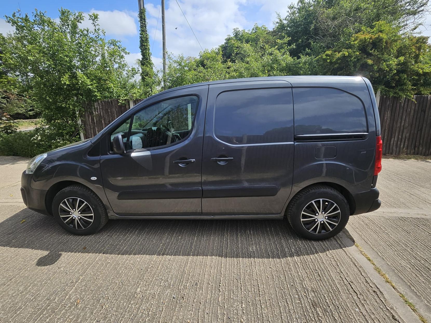 Citroen Berlingo 1.6 BlueHDi 625 Enterprise Panel Van 5dr Diesel Manual L1 (112 g/km, 75 bhp)
