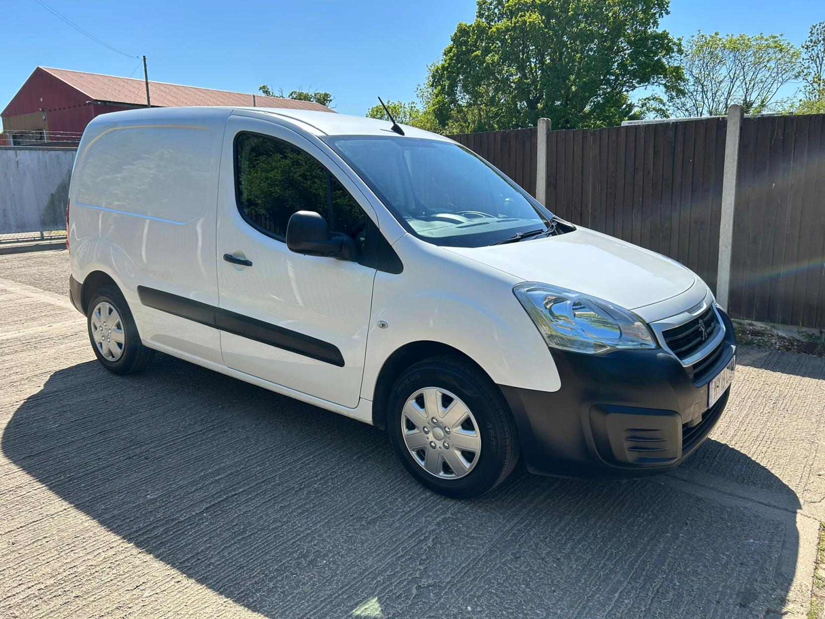 Peugeot Partner 1.6 BlueHDi 854 Professional Panel Van 5dr Diesel Manual L1 (112 g/km, 97.64 bhp)