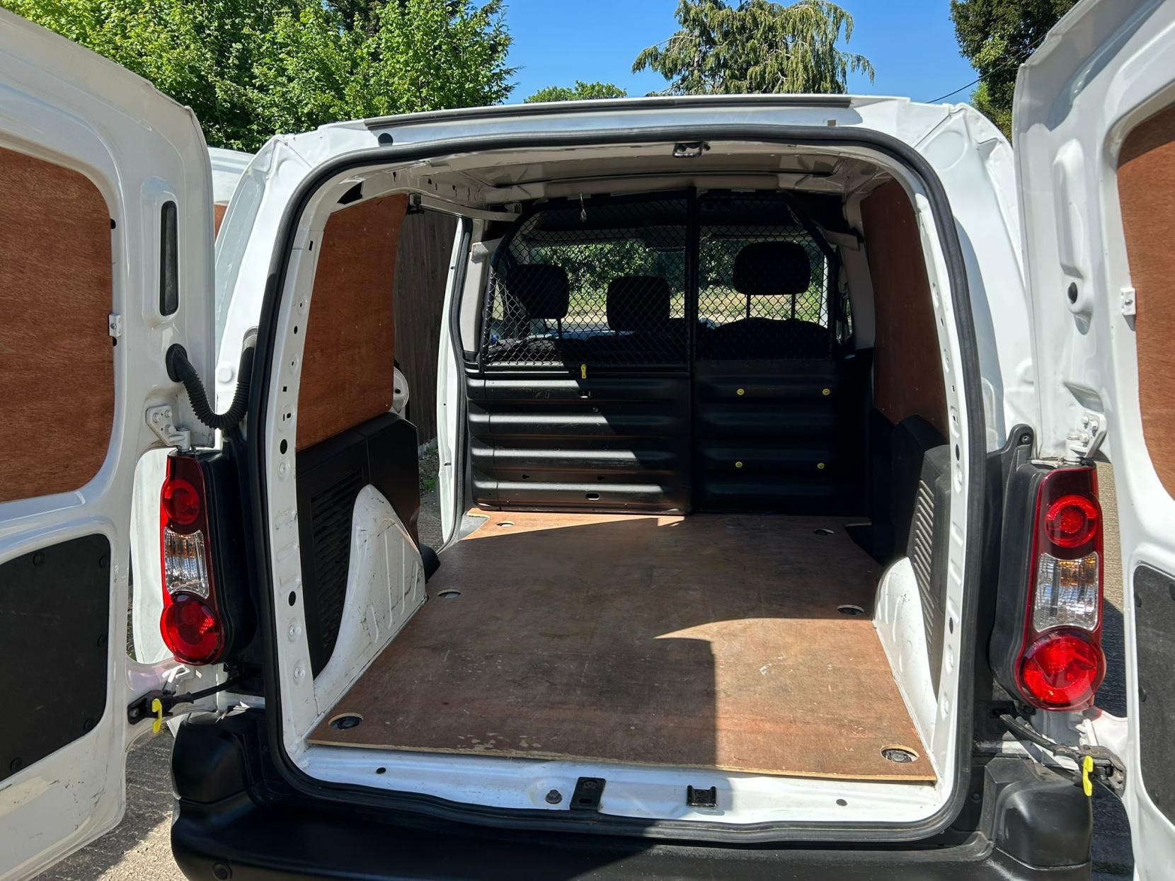 Peugeot Partner 1.6 BlueHDi 854 Professional Panel Van 5dr Diesel Manual L1 (112 g/km, 97.64 bhp)
