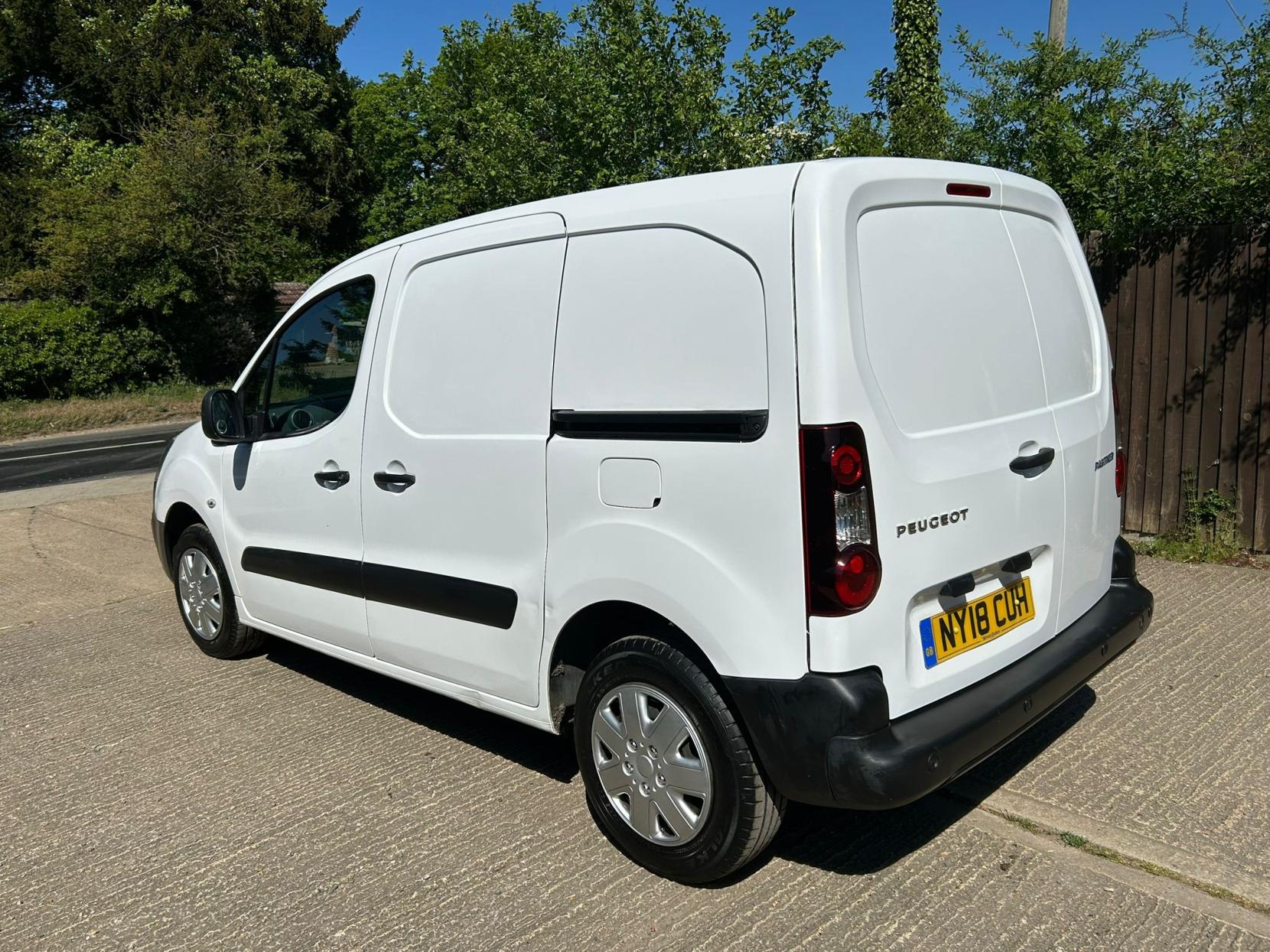 Peugeot Partner 1.6 BlueHDi 854 Professional Panel Van 5dr Diesel Manual L1 (112 g/km, 97.64 bhp)