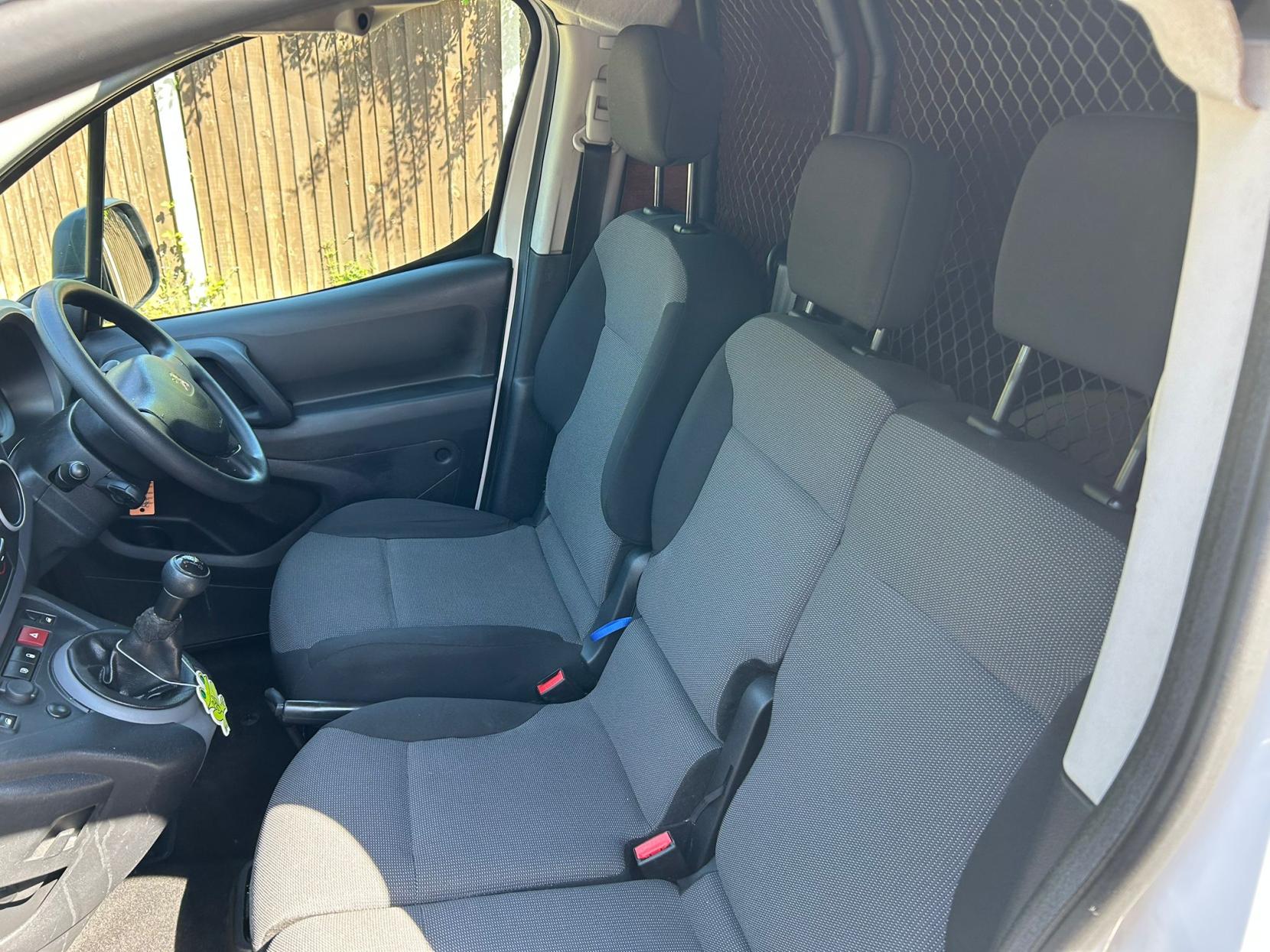 Peugeot Partner 1.6 BlueHDi 854 Professional Panel Van 5dr Diesel Manual L1 (112 g/km, 97.64 bhp)