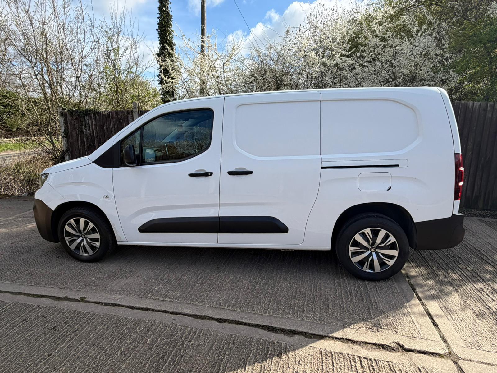 Peugeot Partner 1.5 BlueHDi 950 Professional Long Panel Van 6dr Diesel Manual LWB Euro 6 (s/s) (100 bhp)
