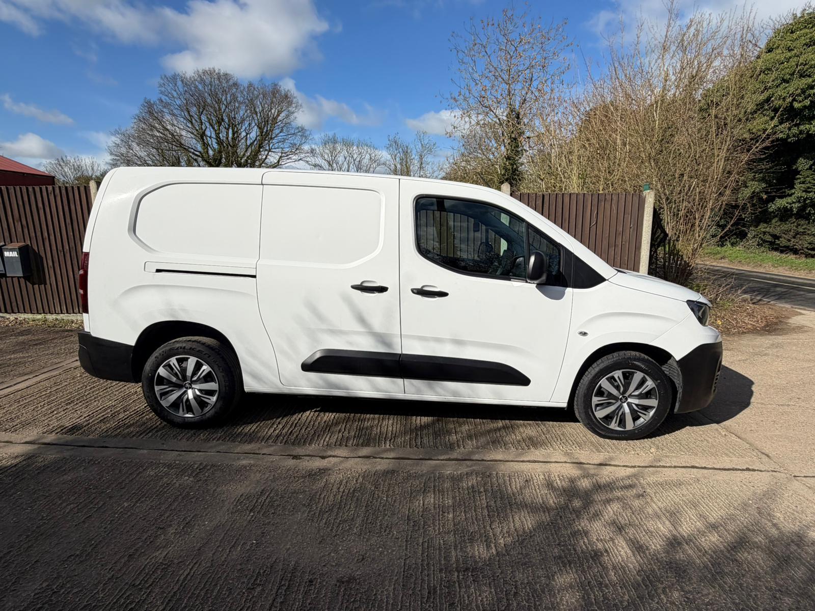 Peugeot Partner 1.5 BlueHDi 950 Professional Long Panel Van 6dr Diesel Manual LWB Euro 6 (s/s) (100 bhp)